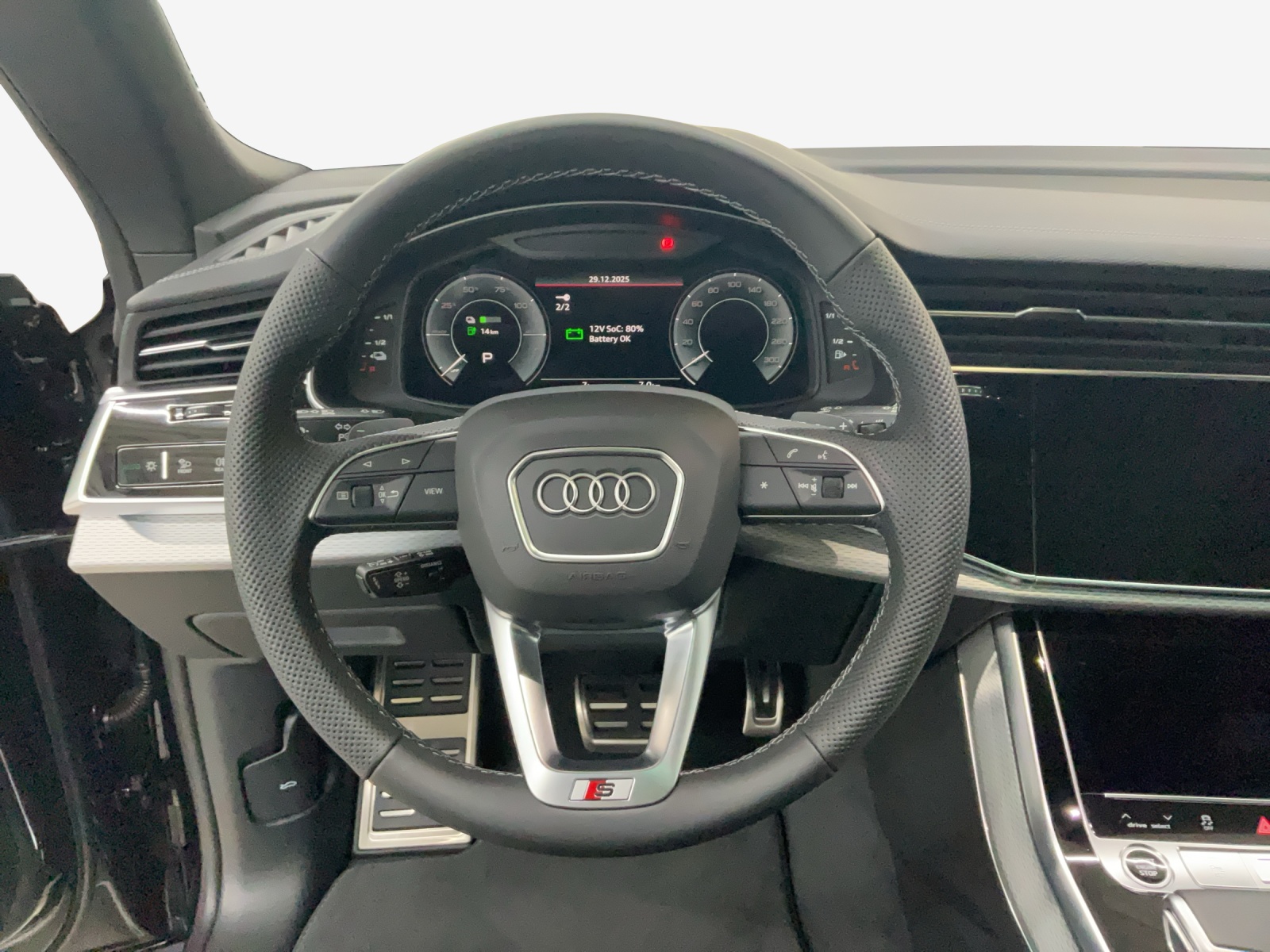 AUDI Q8 55 TFSI e quattro PHEV tiptronic-image-9
