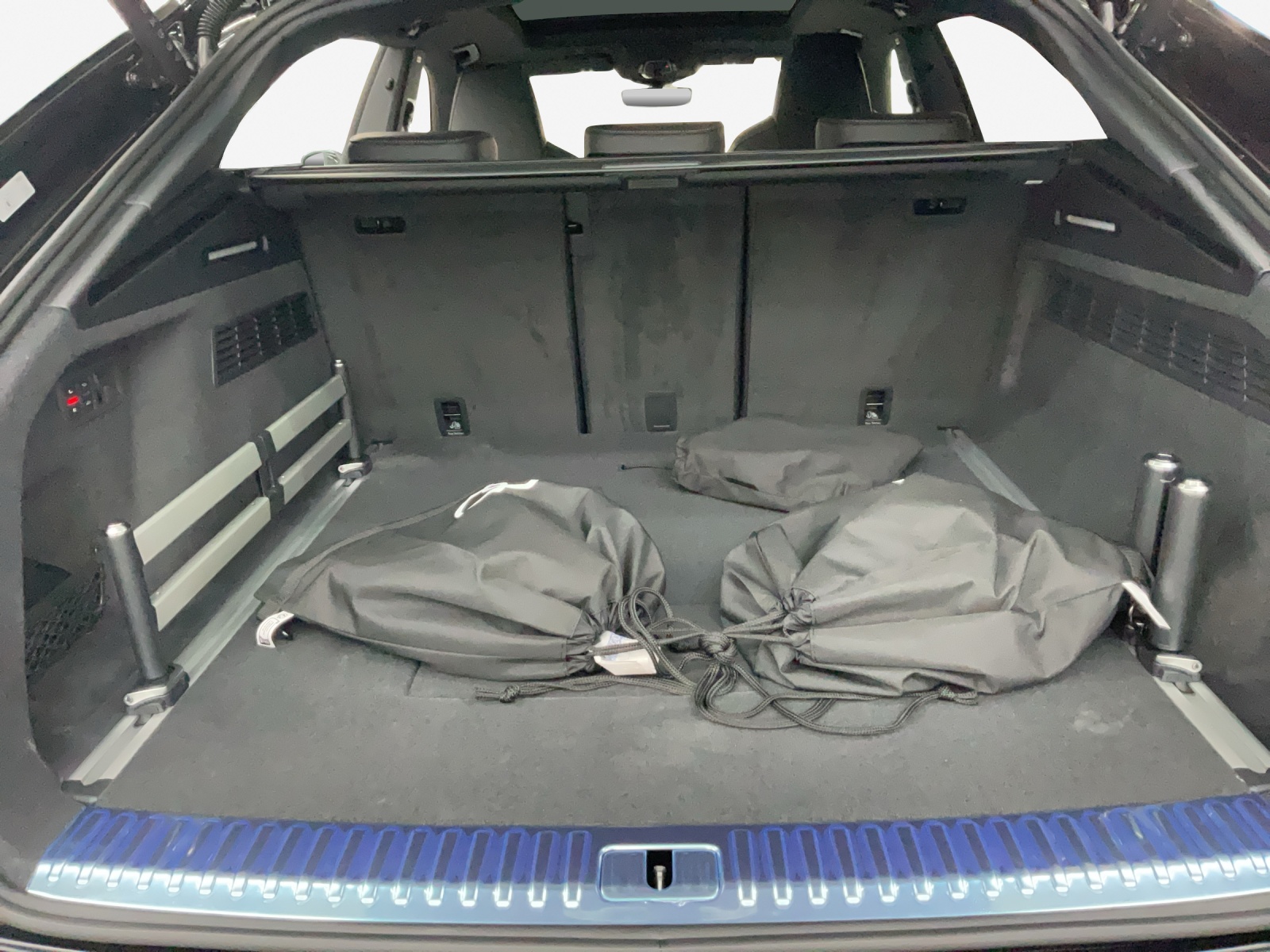 AUDI Q8 55 TFSI e quattro PHEV tiptronic-image-12