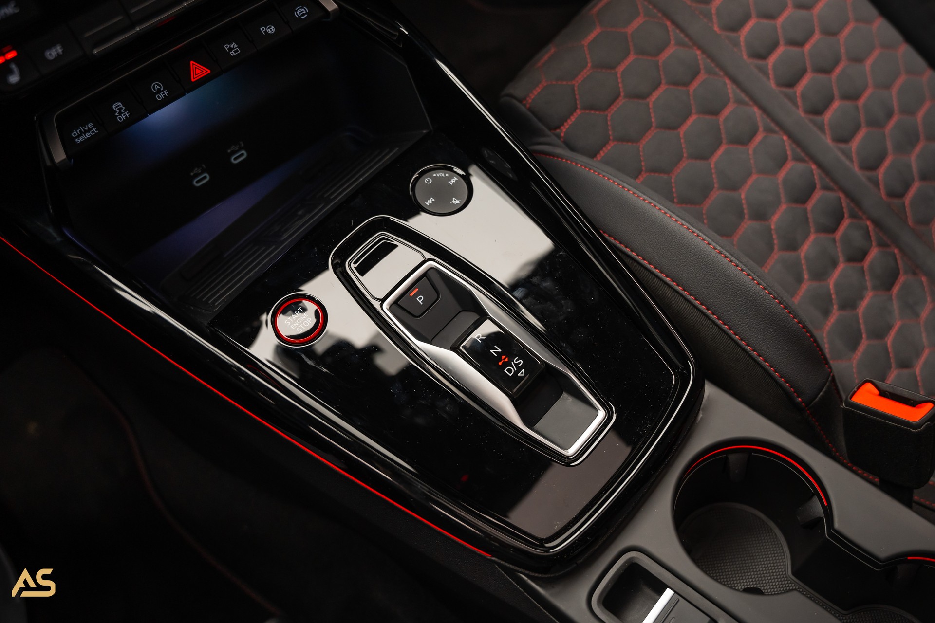 AUDI RS3 Sportback 2.5 TSI Facelift *PROGRESSIVE RED* TRAUM | R8-SCHALENSITZE | PANORAMA | CARBON | WERKSGARANTIE-showroom-element-3