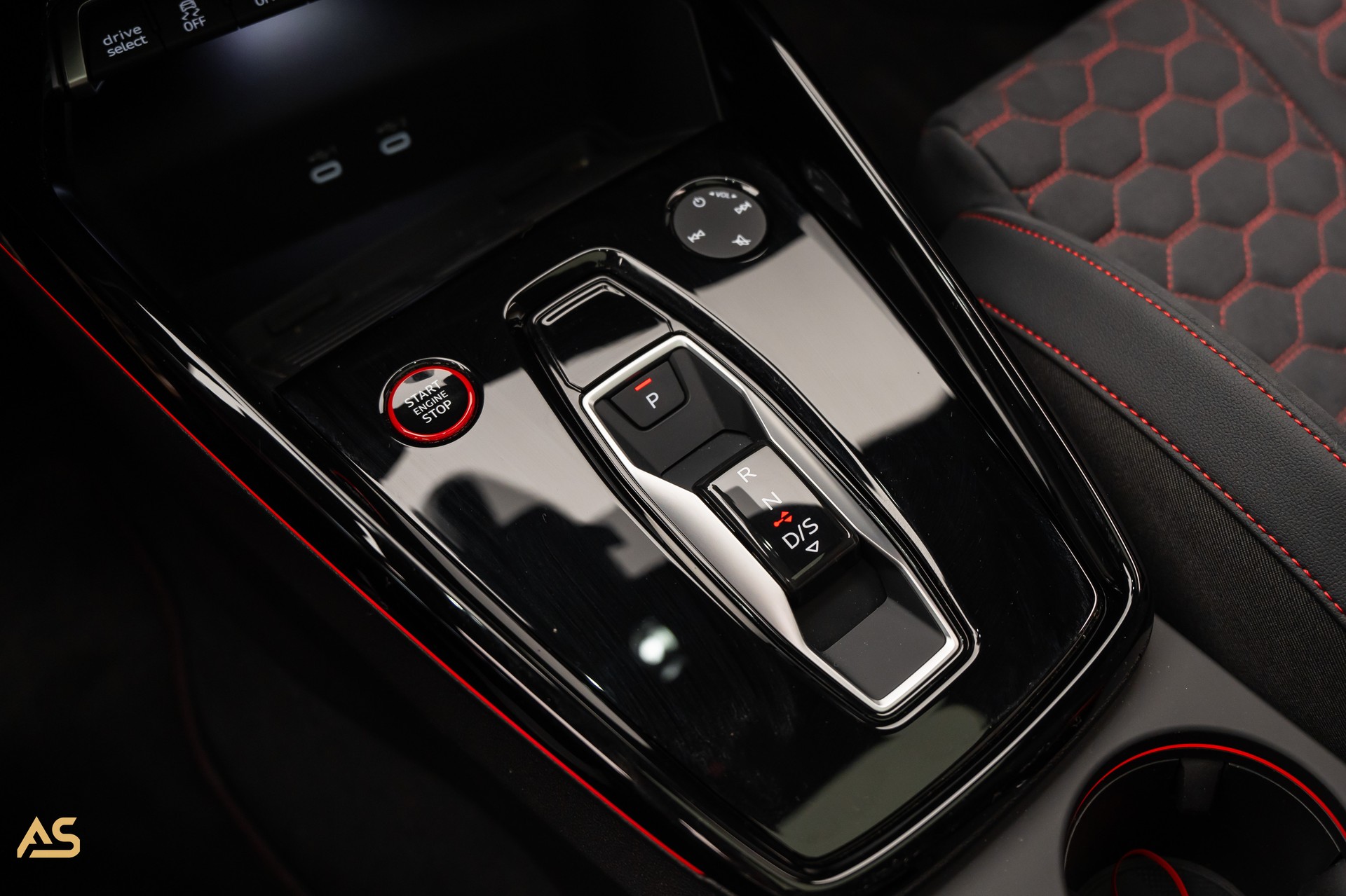 AUDI RS3 Sportback 2.5 TSI Facelift *PROGRESSIVE RED* TRAUM | R8-SCHALENSITZE | PANORAMA | CARBON | WERKSGARANTIE-image-29