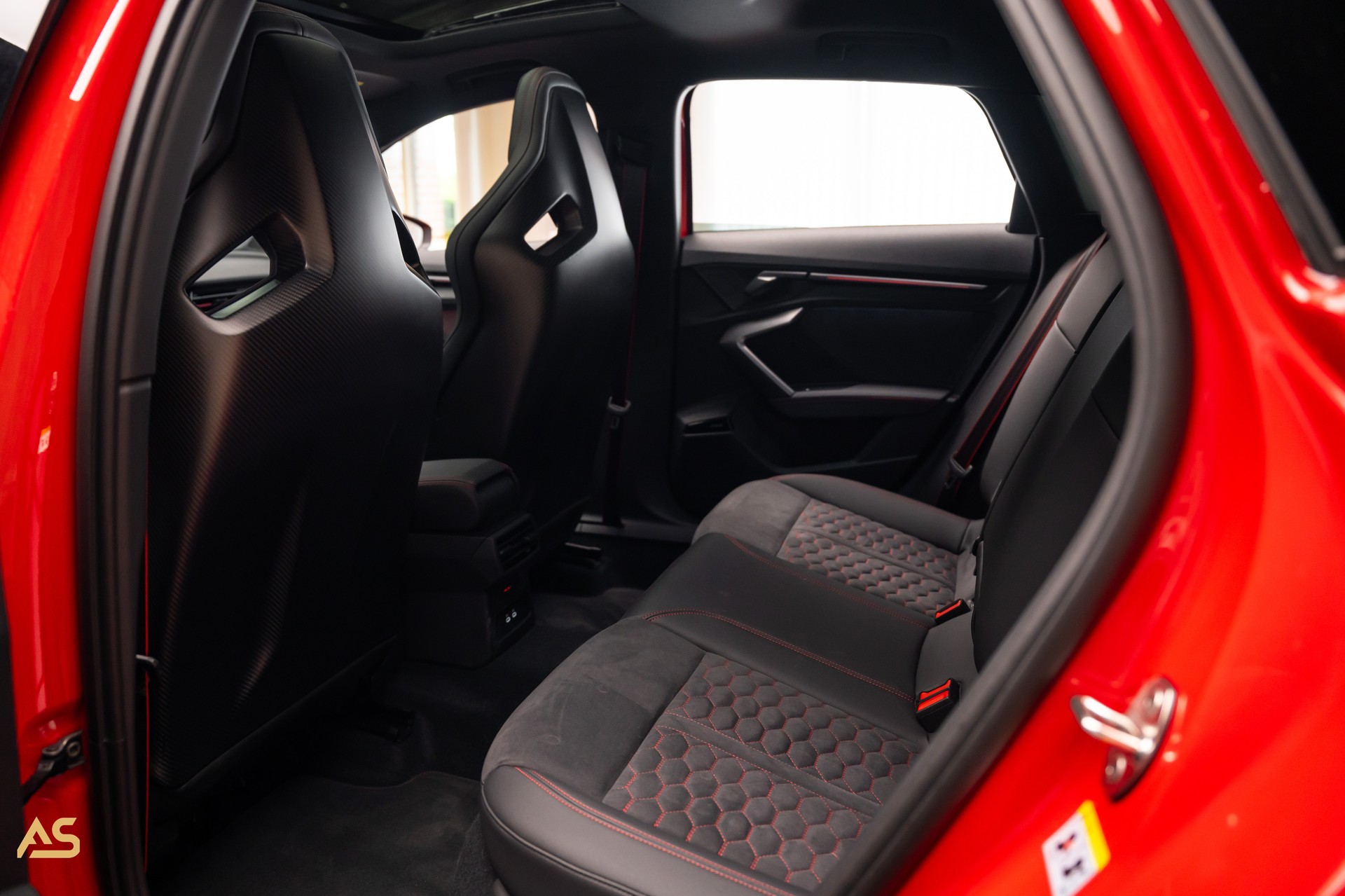 AUDI RS3 Sportback 2.5 TSI Facelift *PROGRESSIVE RED* TRAUM | R8-SCHALENSITZE | PANORAMA | CARBON | WERKSGARANTIE-image-17
