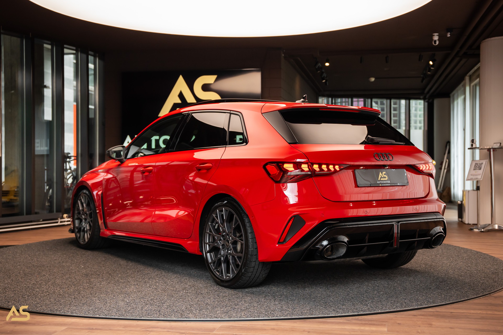 AUDI RS3 Sportback 2.5 TSI Facelift *PROGRESSIVE RED* TRAUM | R8-SCHALENSITZE | PANORAMA | CARBON | WERKSGARANTIE-image-4