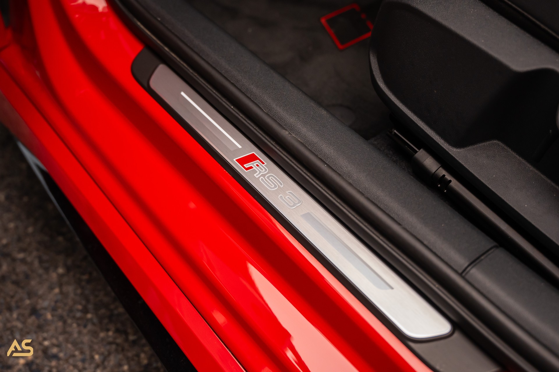 AUDI RS3 Sportback 2.5 TSI Facelift *PROGRESSIVE RED* TRAUM | R8-SCHALENSITZE | PANORAMA | CARBON | WERKSGARANTIE-image-14