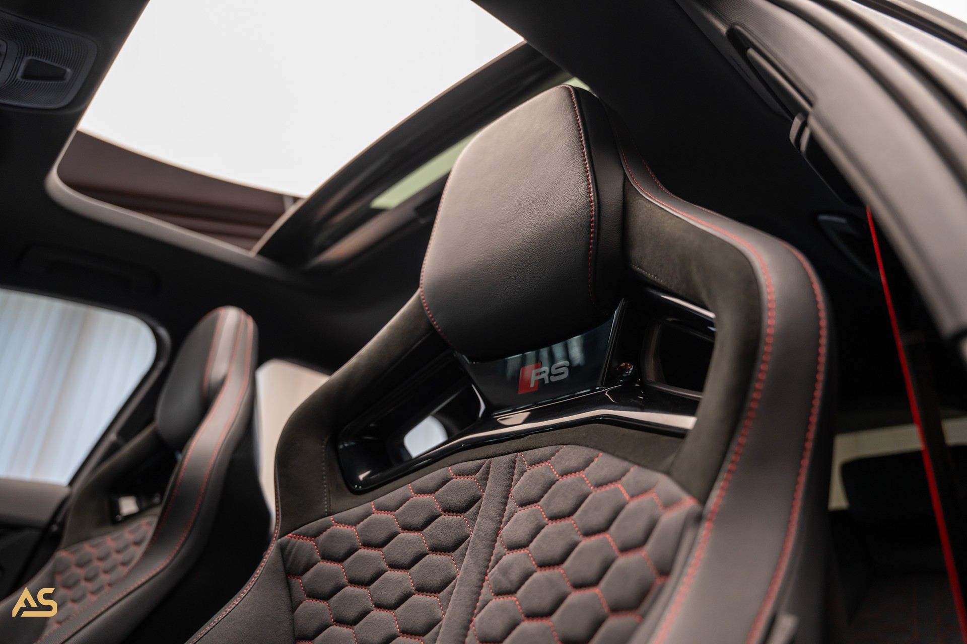 AUDI RS3 Sportback 2.5 TSI Facelift *PROGRESSIVE RED* TRAUM | R8-SCHALENSITZE | PANORAMA | CARBON | WERKSGARANTIE-showroom-element-1