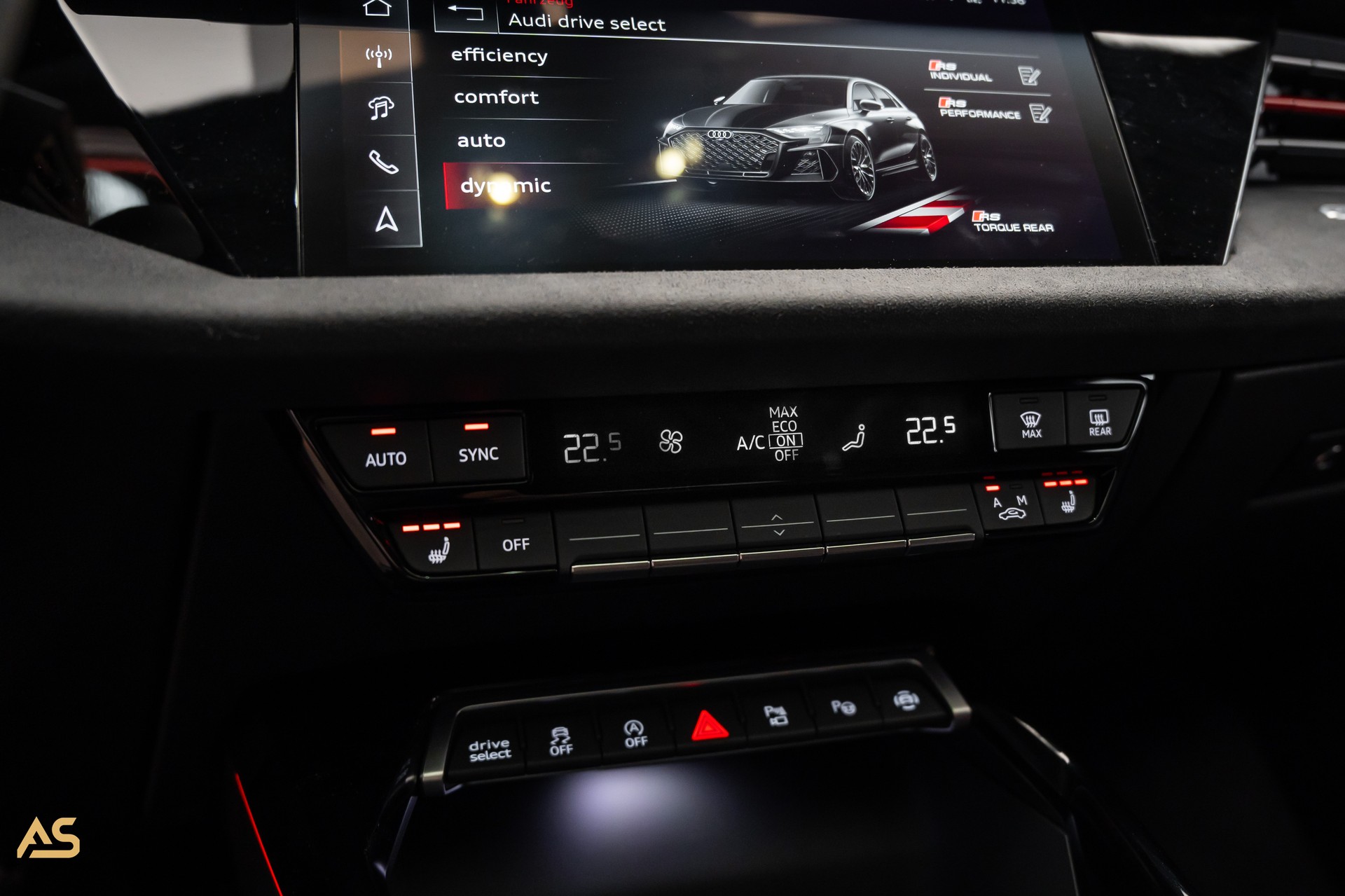 AUDI RS3 Sportback 2.5 TSI Facelift *PROGRESSIVE RED* TRAUM | R8-SCHALENSITZE | PANORAMA | CARBON | WERKSGARANTIE-image-28