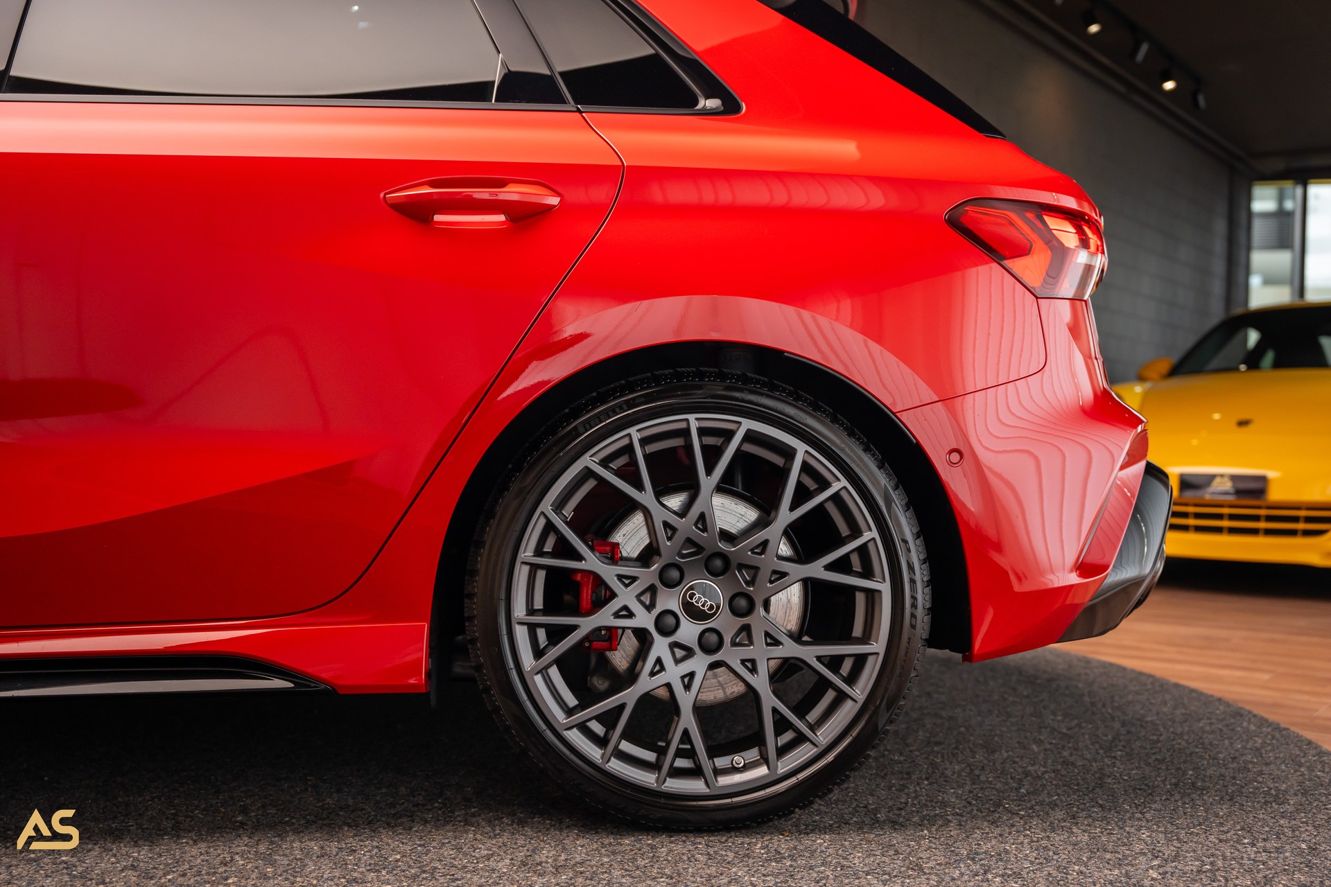 AUDI RS3 Sportback 2.5 TSI Facelift *PROGRESSIVE RED* TRAUM | R8-SCHALENSITZE | PANORAMA | CARBON | WERKSGARANTIE-showroom-element-2