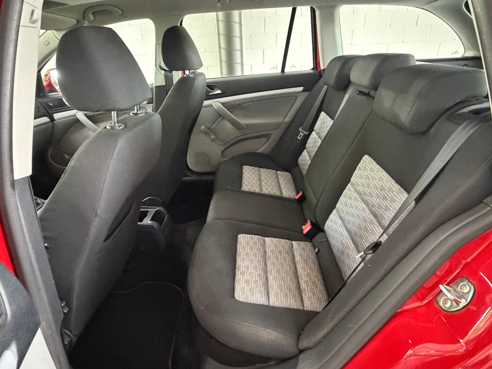 SKODA Octavia Combi 1.6 TDI Adventure 4x4-image-8
