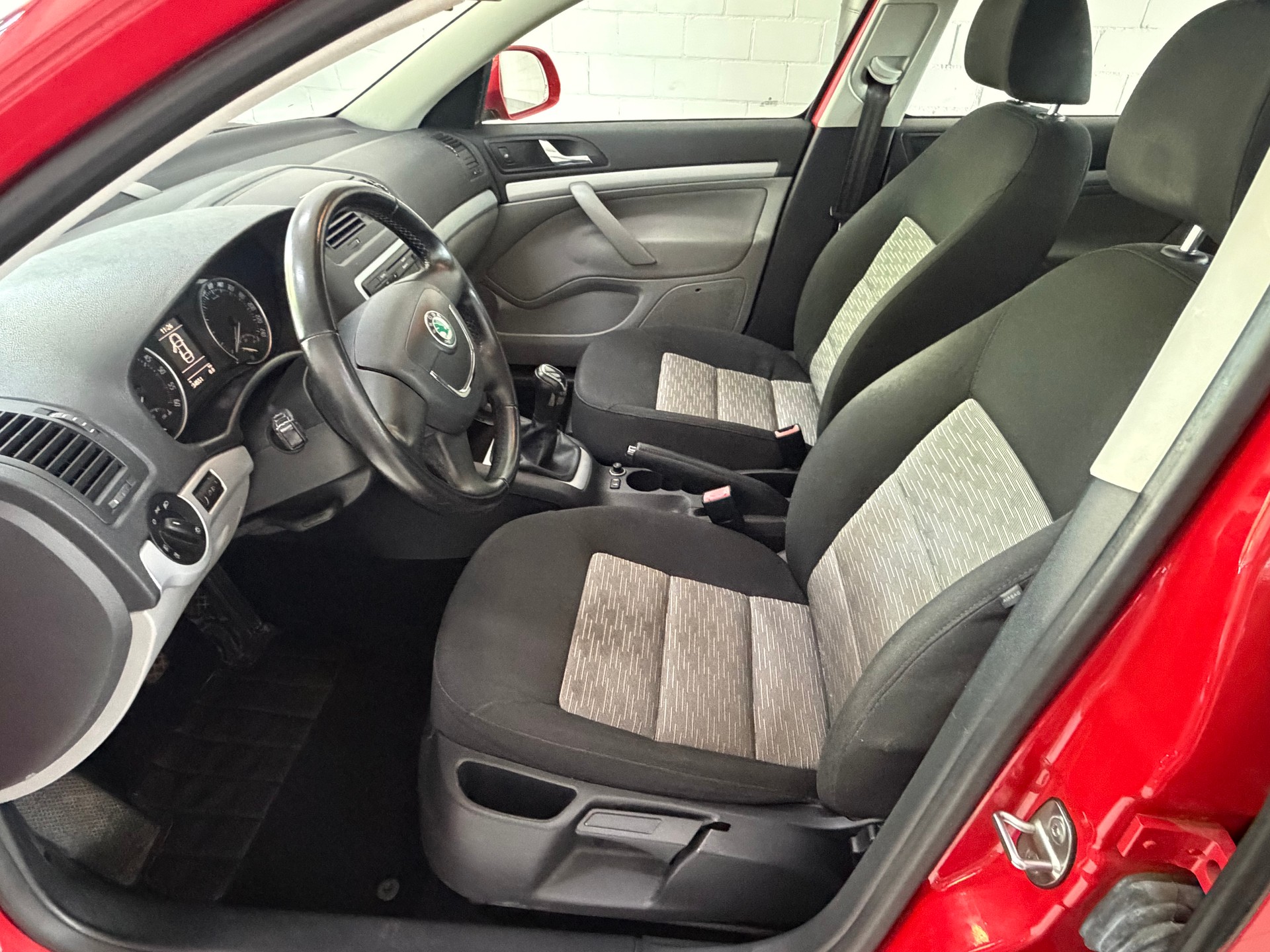 SKODA Octavia Combi 1.6 TDI Adventure 4x4-image-7
