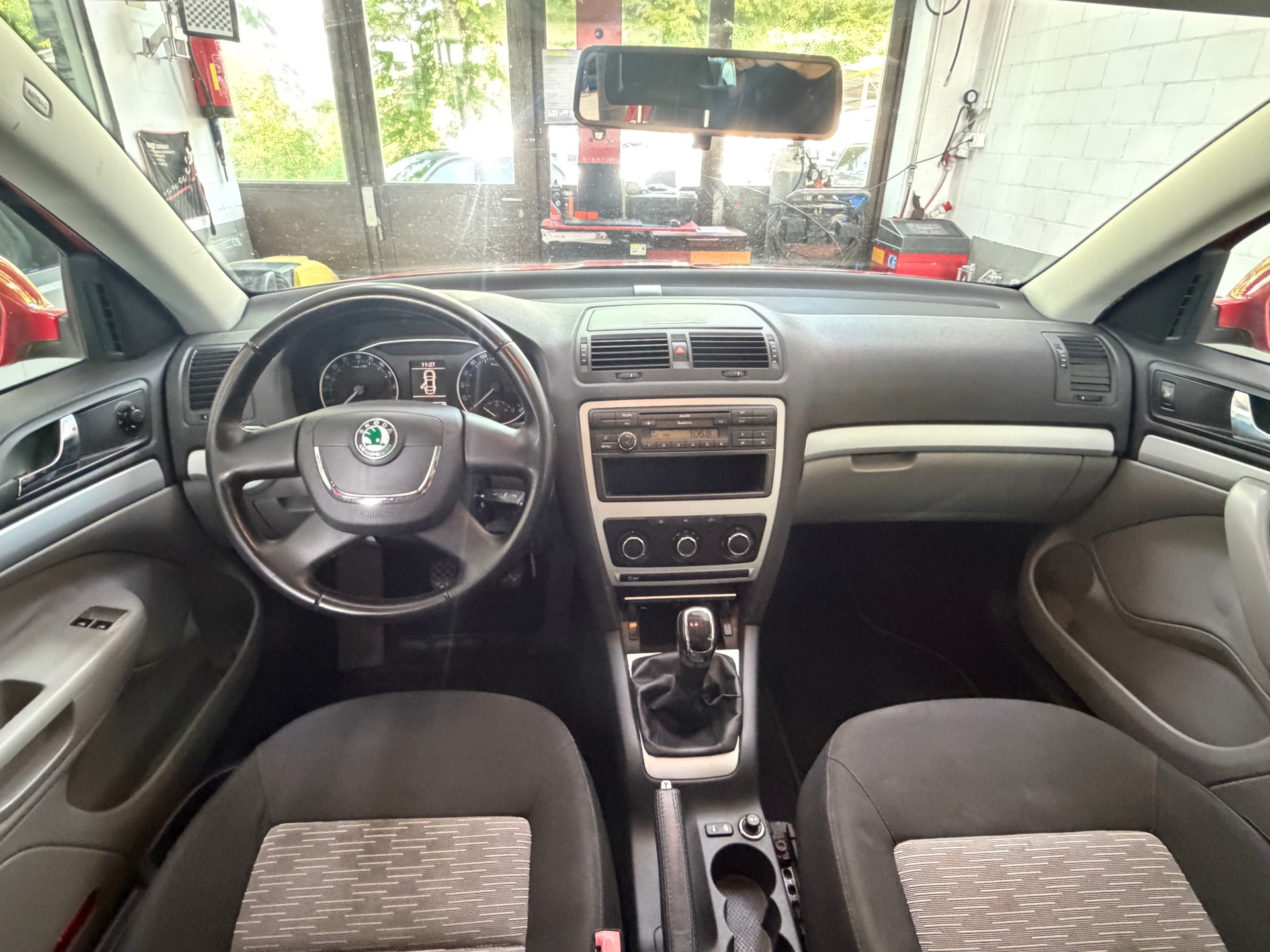 SKODA Octavia Combi 1.6 TDI Adventure 4x4-image-9
