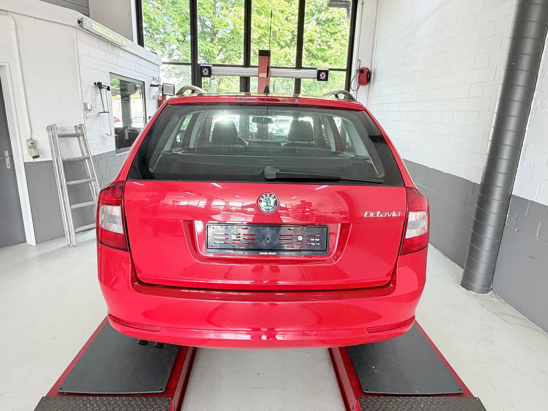 SKODA Octavia Combi 1.6 TDI Adventure 4x4-image-4