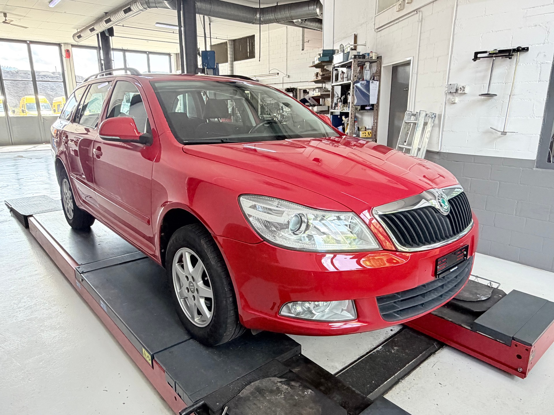 SKODA Octavia Combi 1.6 TDI Adventure 4x4-image-6