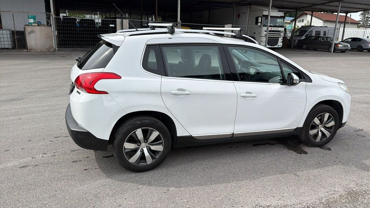 PEUGEOT 2008 1.2 PureTech Féline-image-4