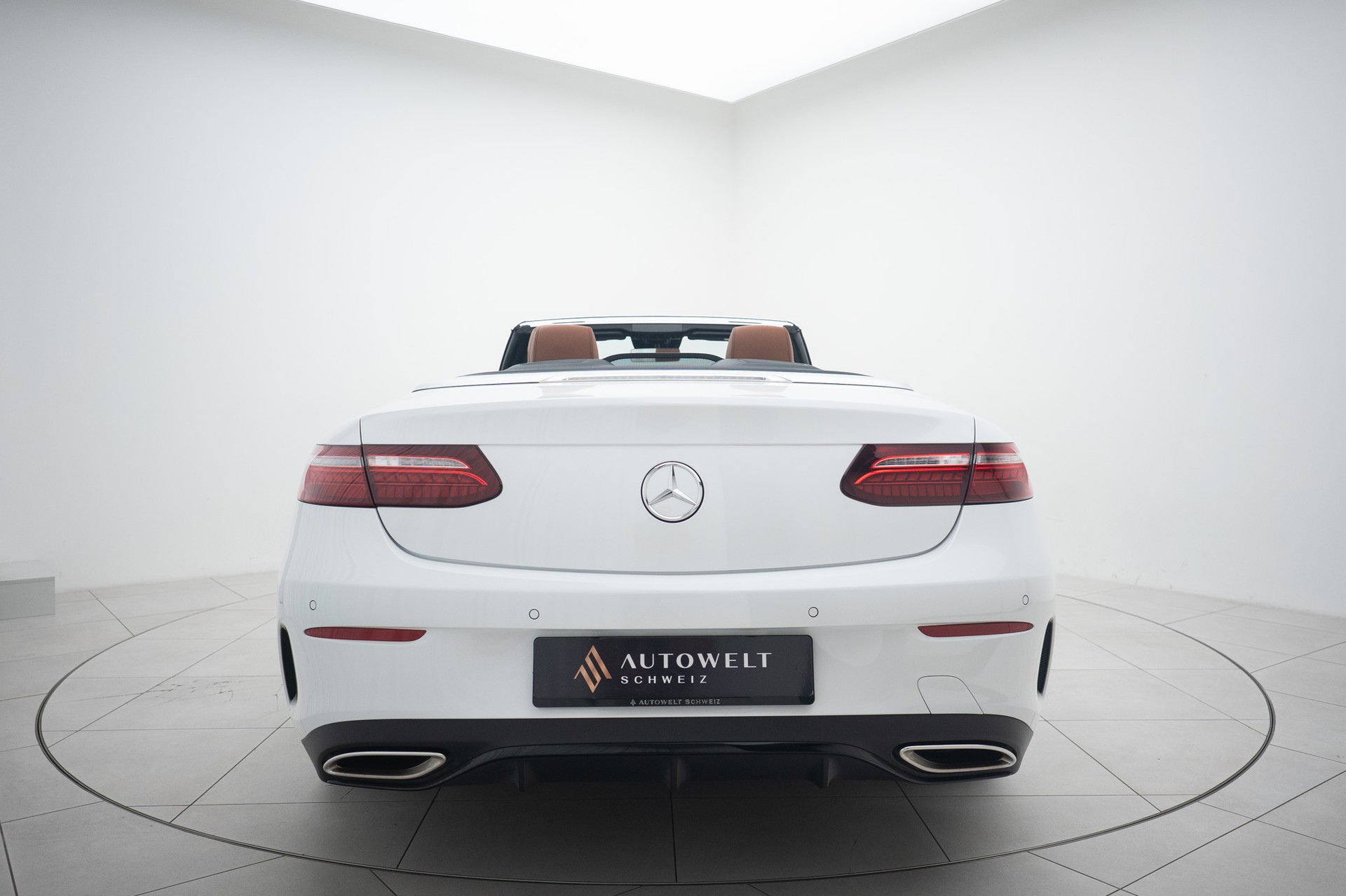 MERCEDES-BENZ E 200 Cabriolet 4Matic AMG Line 9G-Tronic-showroom-element-3