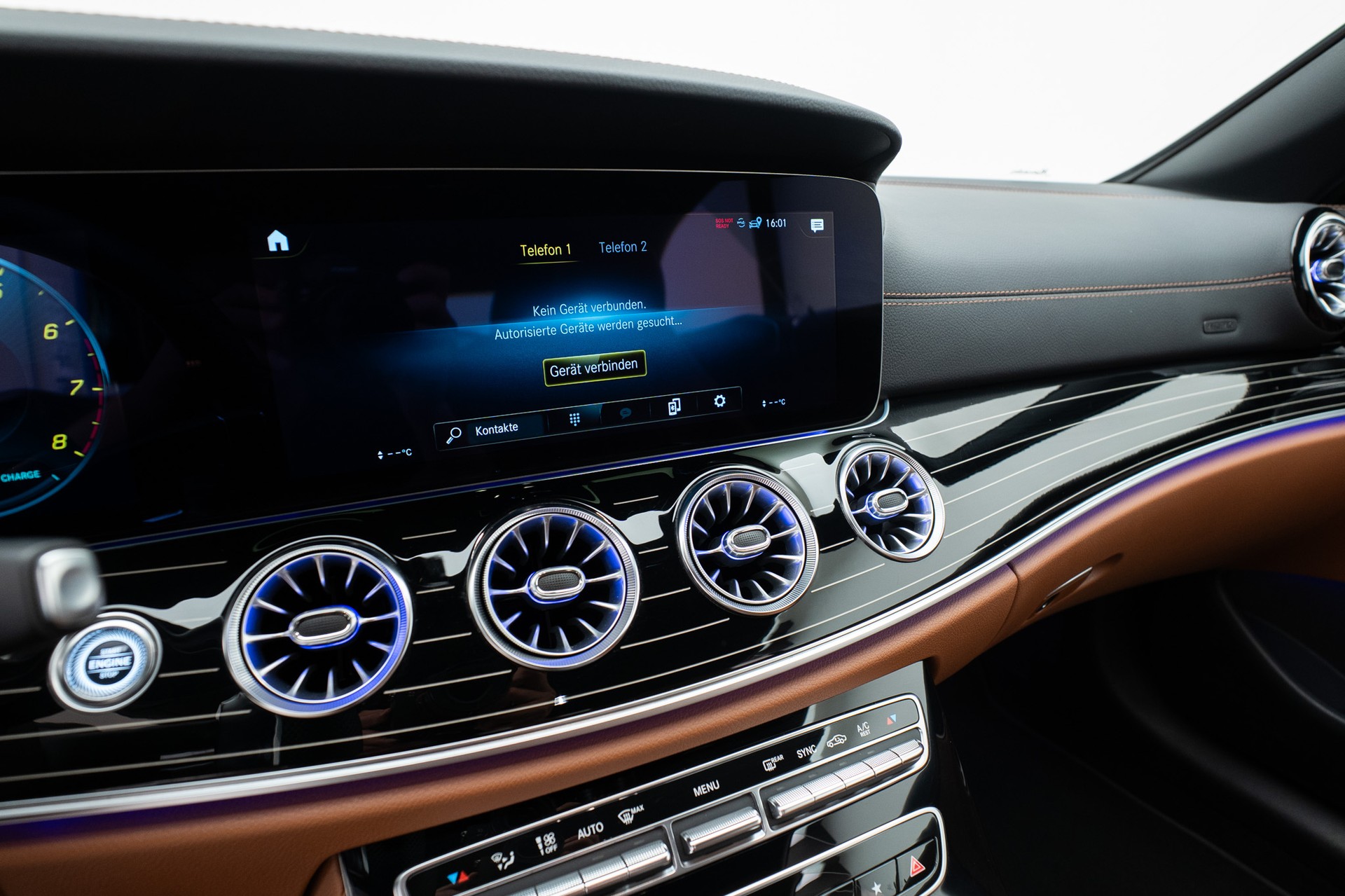 MERCEDES-BENZ E 200 Cabriolet 4Matic AMG Line 9G-Tronic-image-8