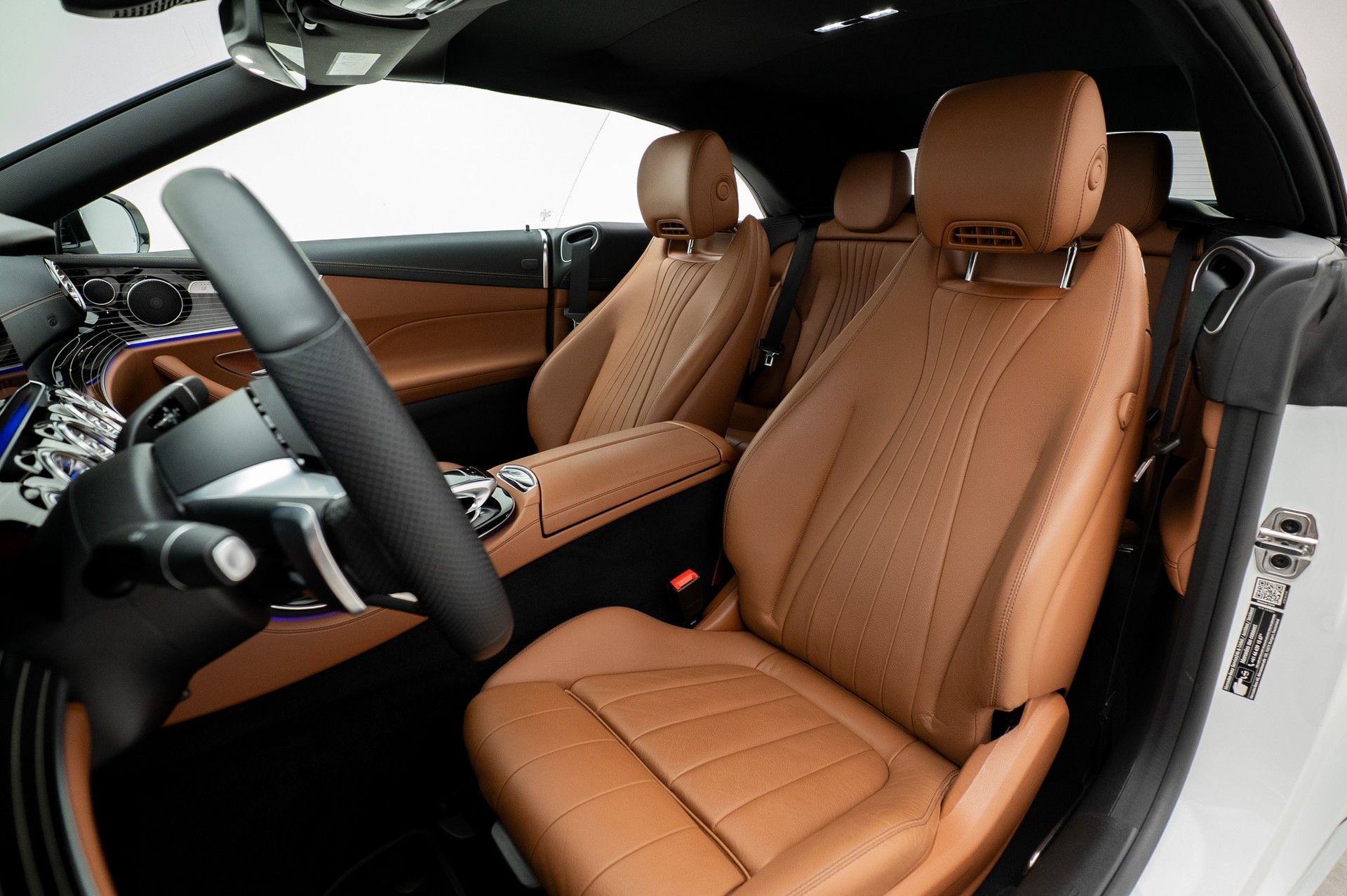 MERCEDES-BENZ E 200 Cabriolet 4Matic AMG Line 9G-Tronic-image-7