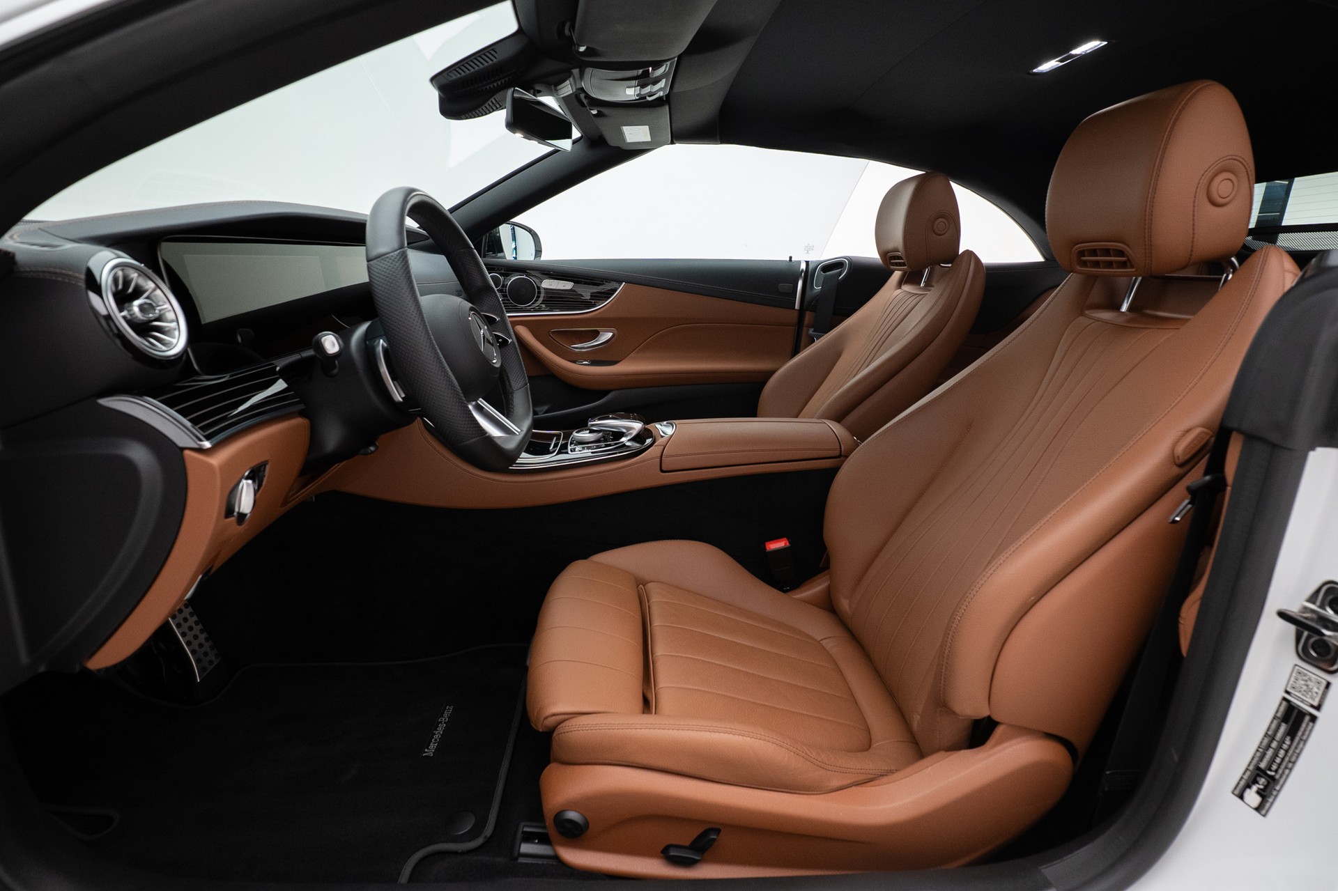 MERCEDES-BENZ E 200 Cabriolet 4Matic AMG Line 9G-Tronic-image-6