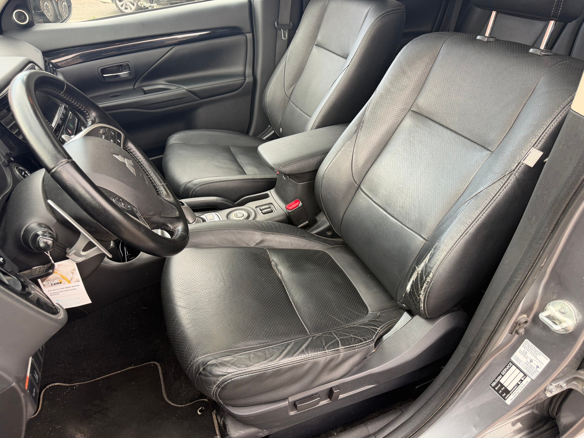 MITSUBISHI Outlander 2.0 PHEV Navigator eAssist-image-8