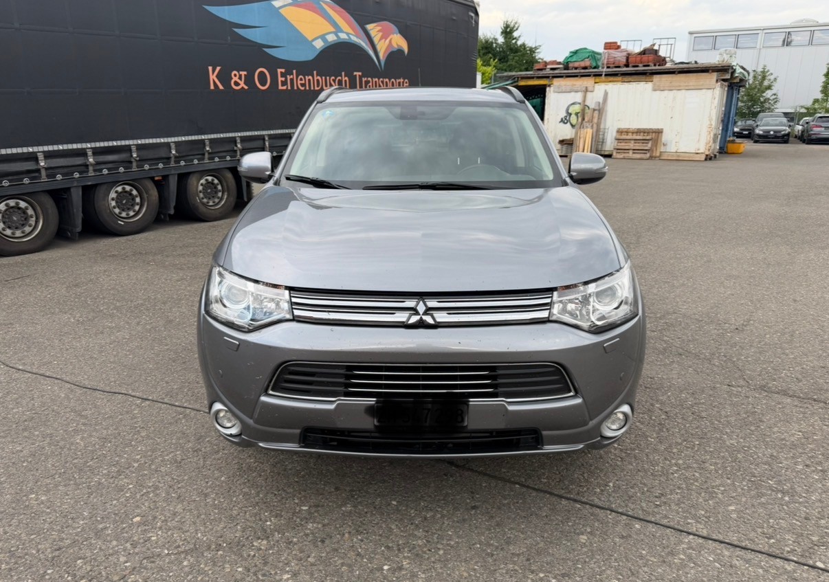 MITSUBISHI Outlander 2.0 PHEV Navigator eAssist-image-4