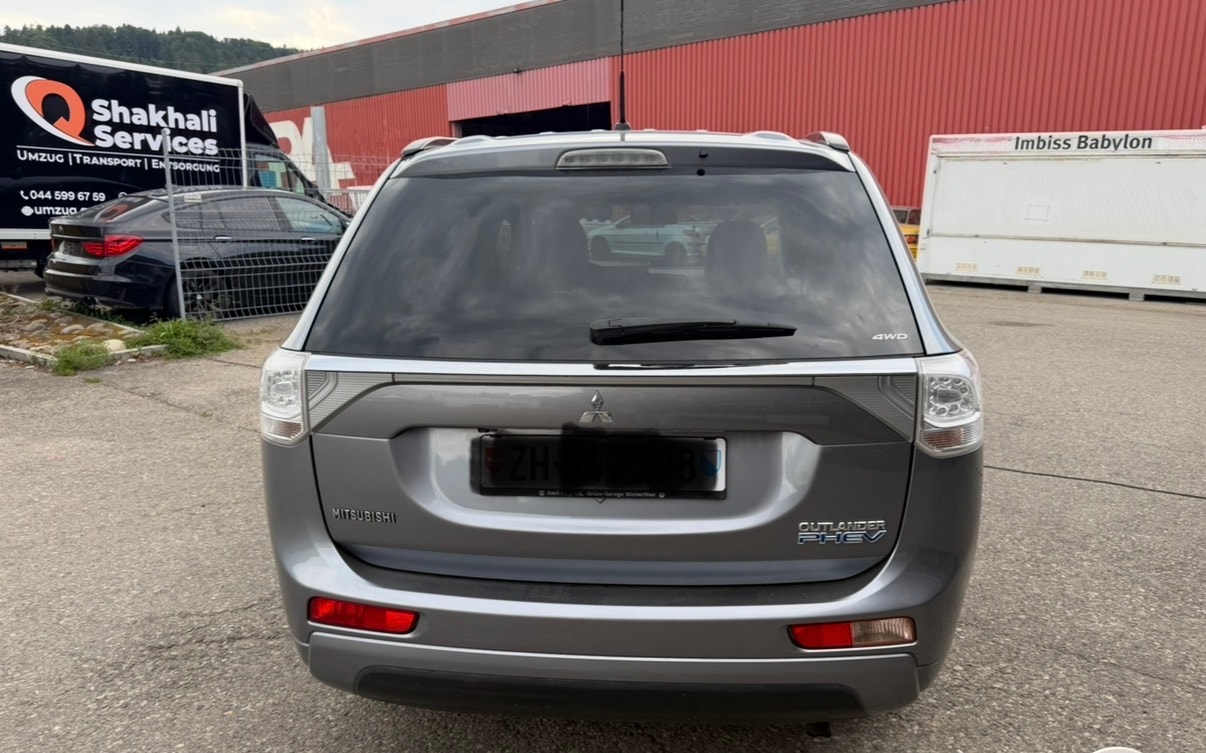 MITSUBISHI Outlander 2.0 PHEV Navigator eAssist-image-1