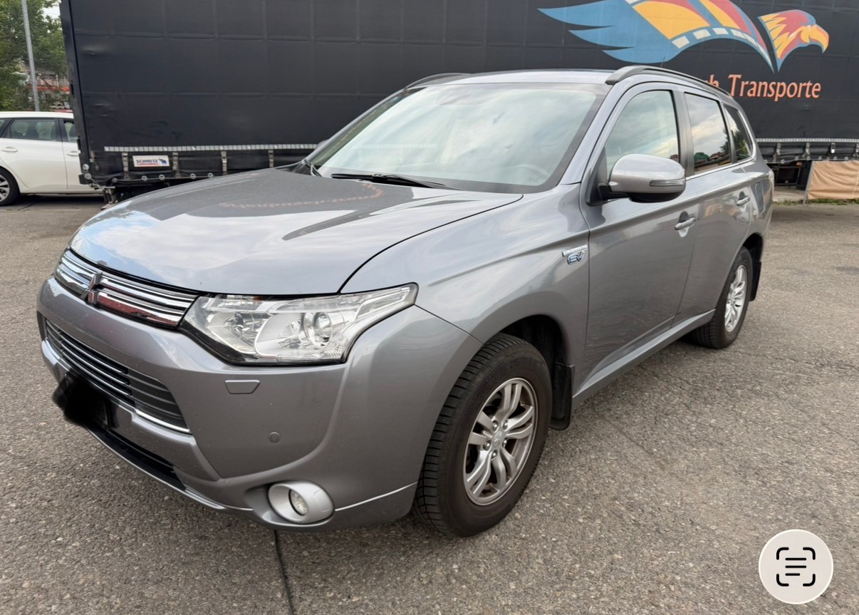 MITSUBISHI Outlander 2.0 PHEV Navigator eAssist-image-3