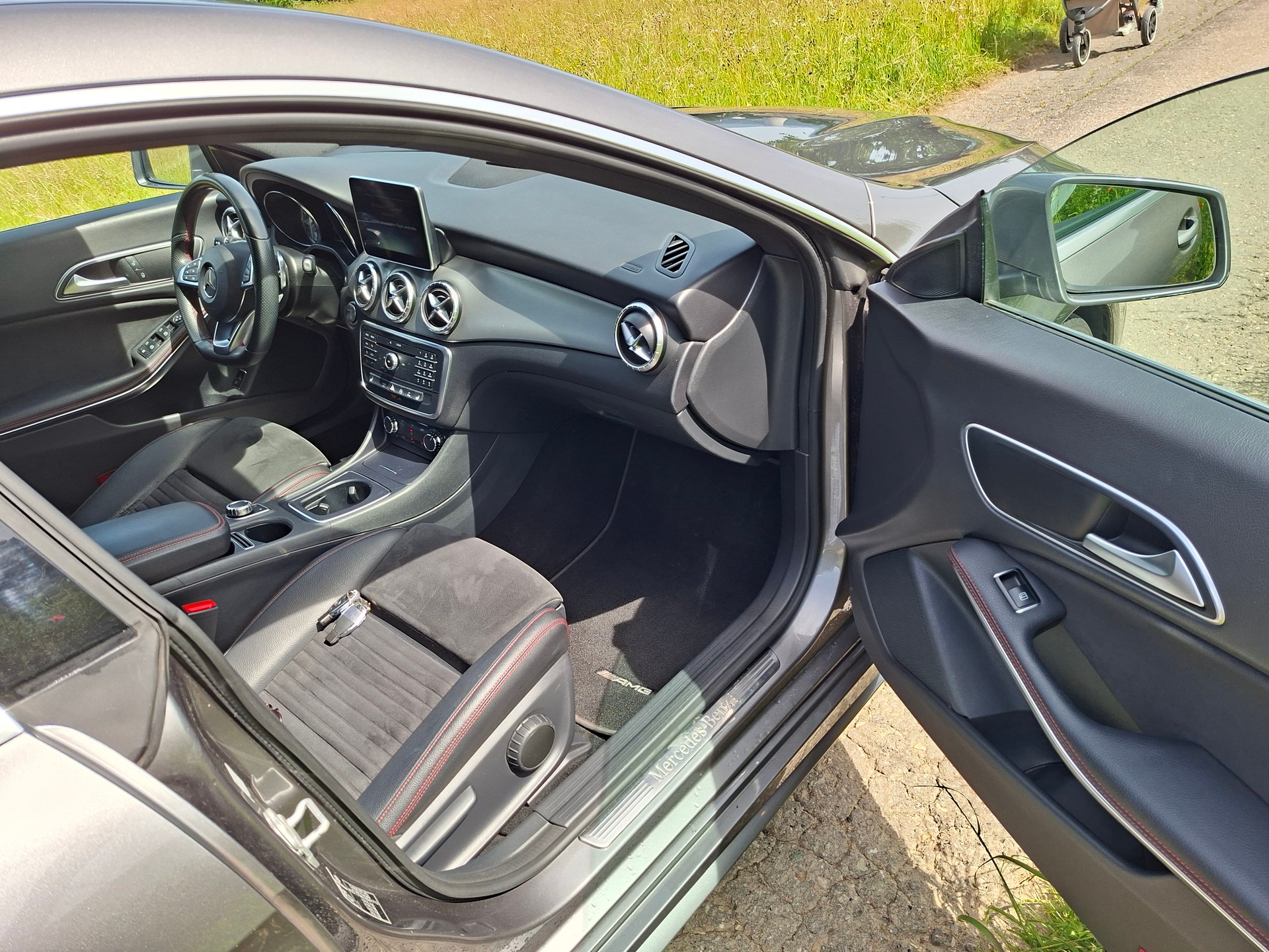 MERCEDES-BENZ CLA Shooting Brake 180 AMG Line 7G-DCT-image-14