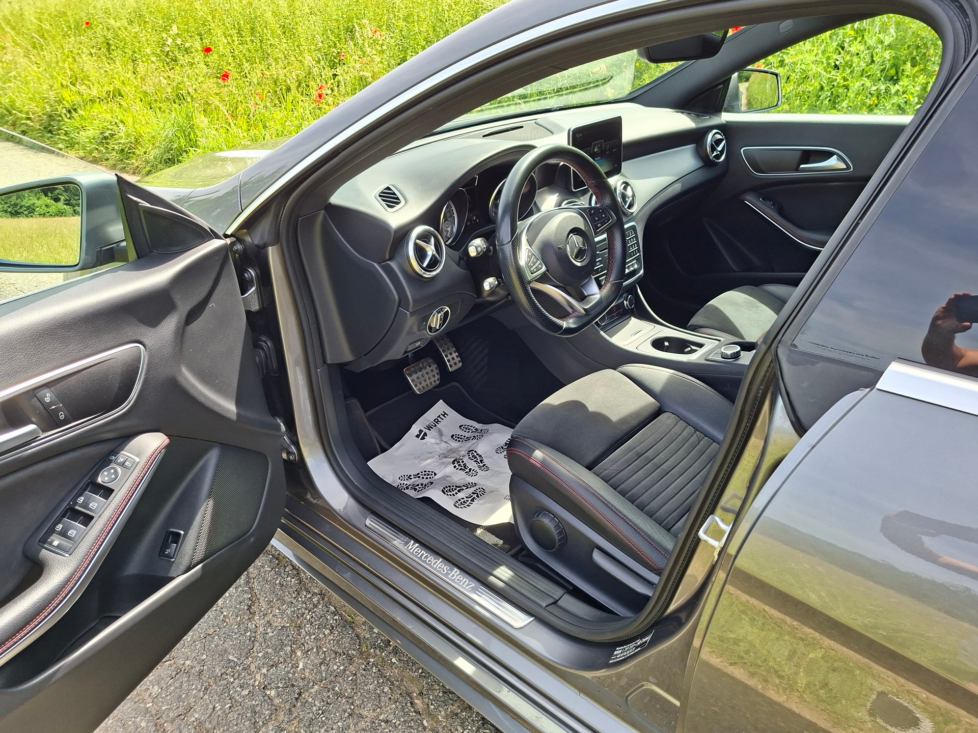 MERCEDES-BENZ CLA Shooting Brake 180 AMG Line 7G-DCT-image-8