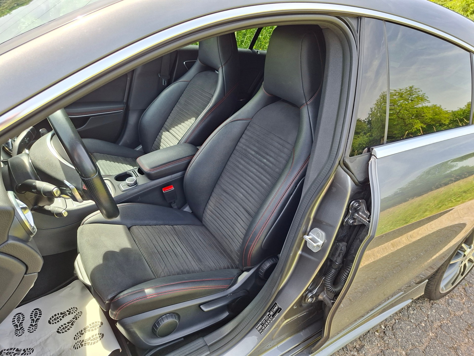 MERCEDES-BENZ CLA Shooting Brake 180 AMG Line 7G-DCT-image-9