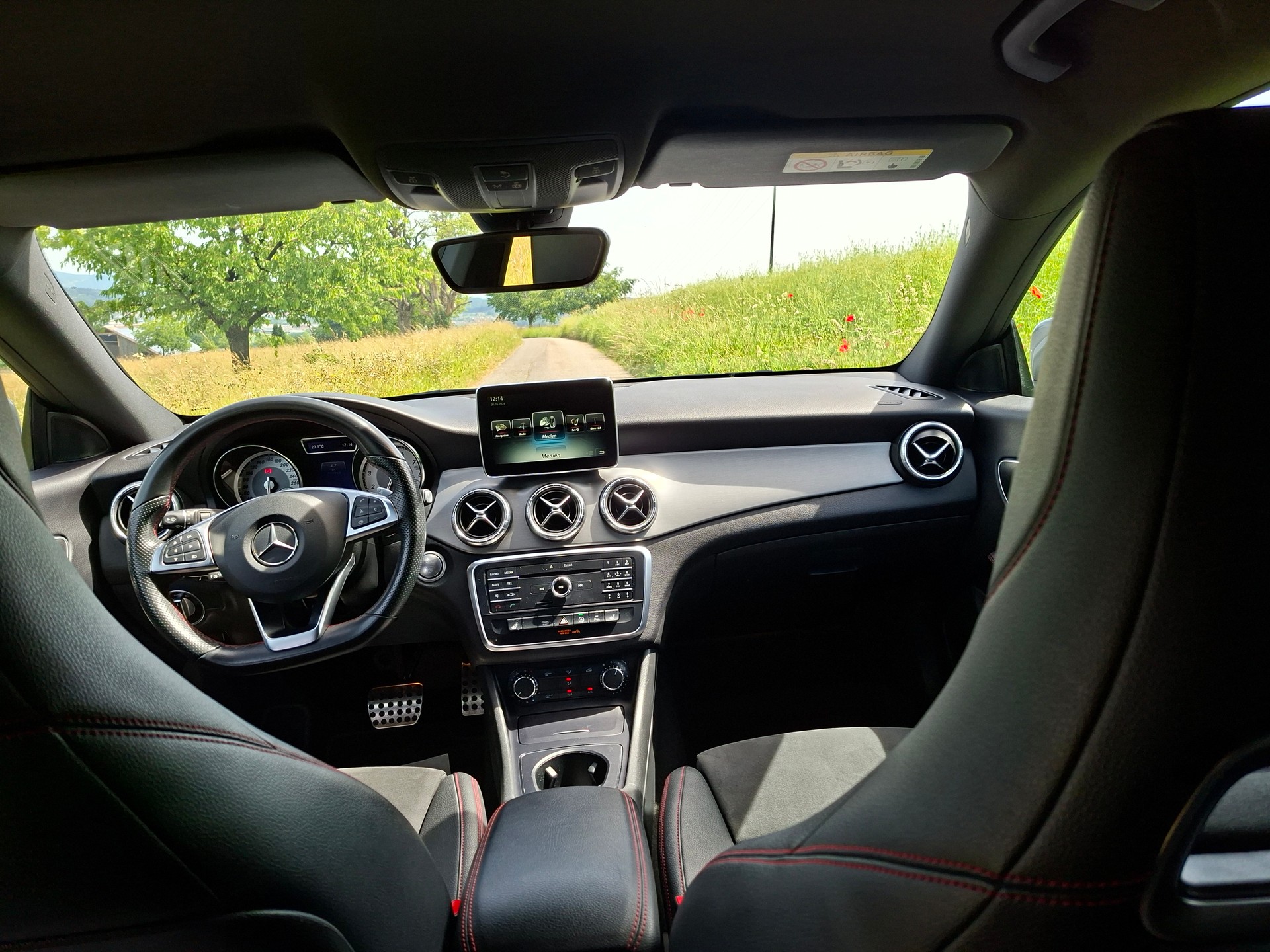 MERCEDES-BENZ CLA Shooting Brake 180 AMG Line 7G-DCT-image-7