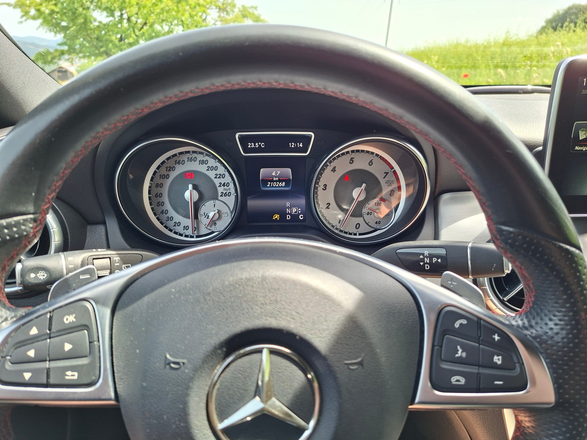 MERCEDES-BENZ CLA Shooting Brake 180 AMG Line 7G-DCT-image-10