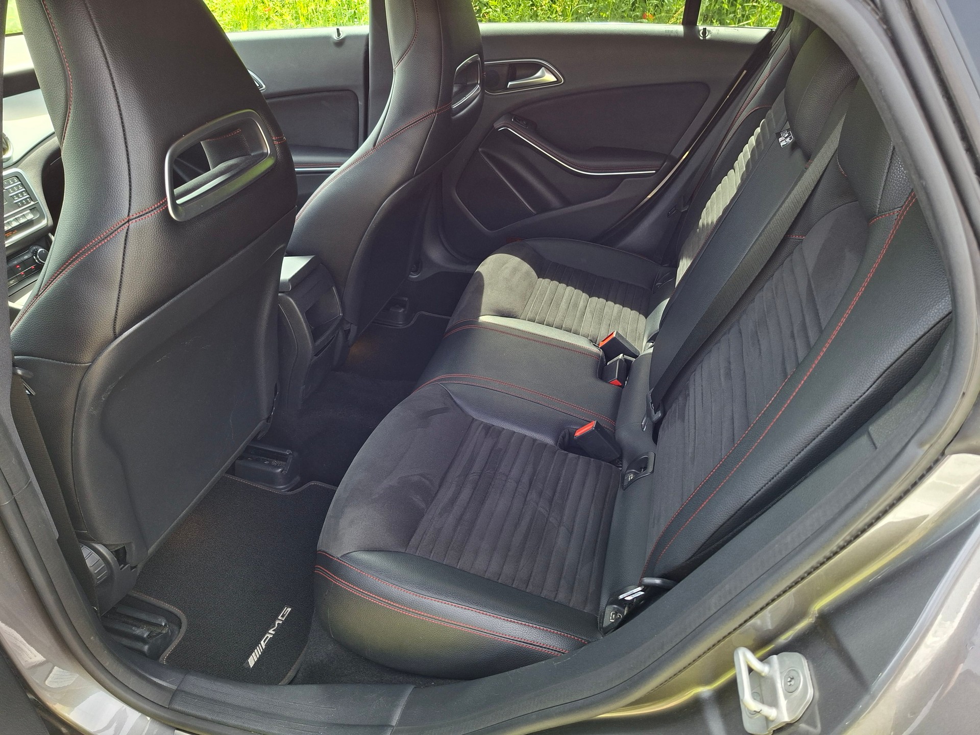 MERCEDES-BENZ CLA Shooting Brake 180 AMG Line 7G-DCT-image-13