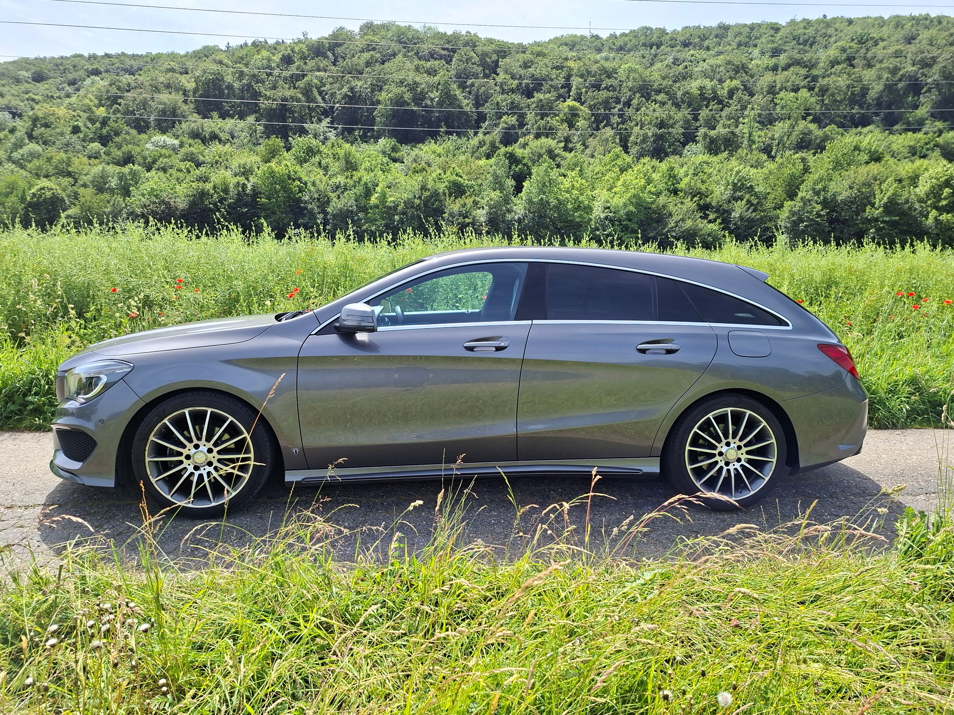 MERCEDES-BENZ CLA Shooting Brake 180 AMG Line 7G-DCT-showroom-element-1