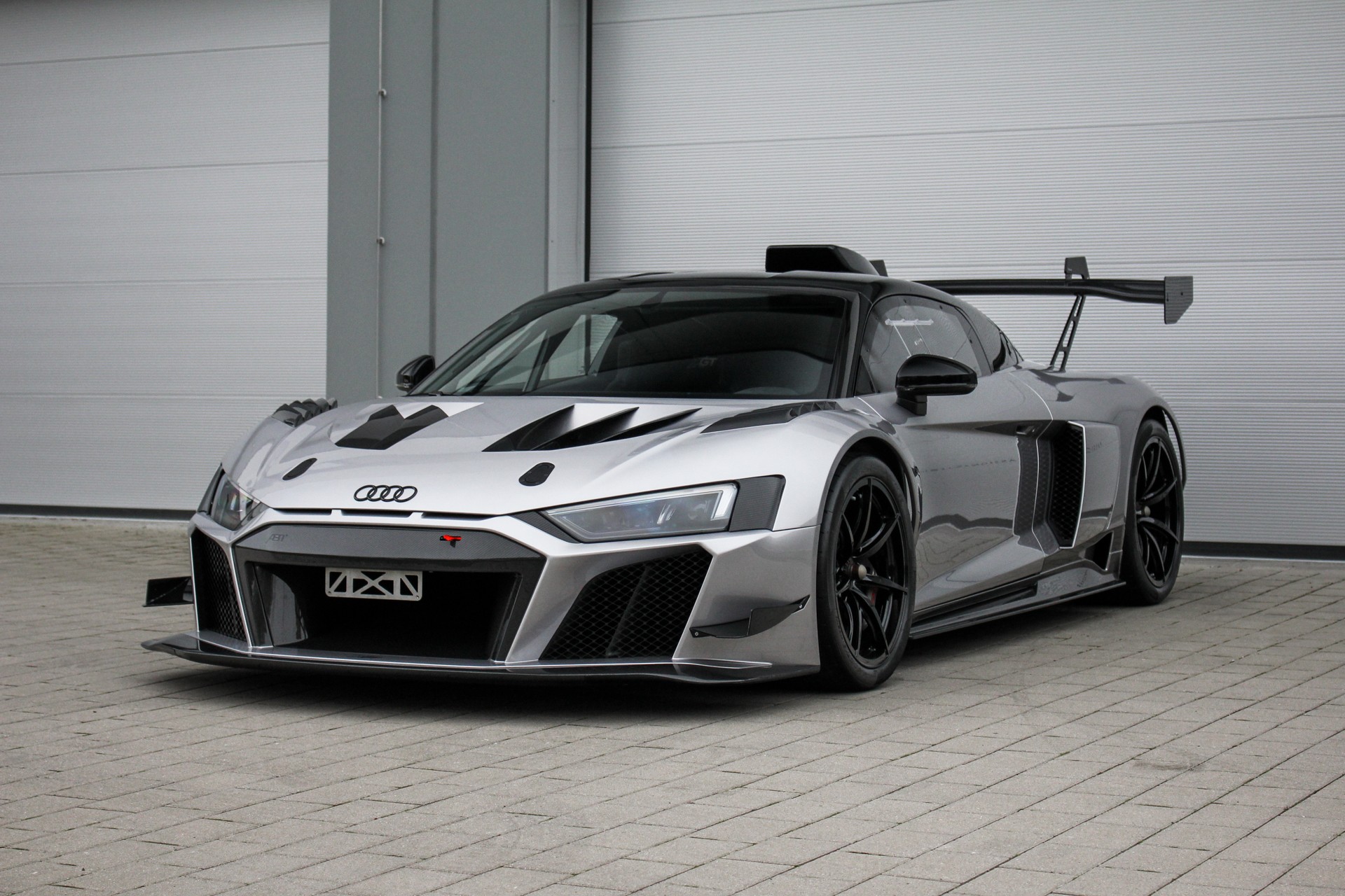 AUDI ABT XGT-showroom-element-1