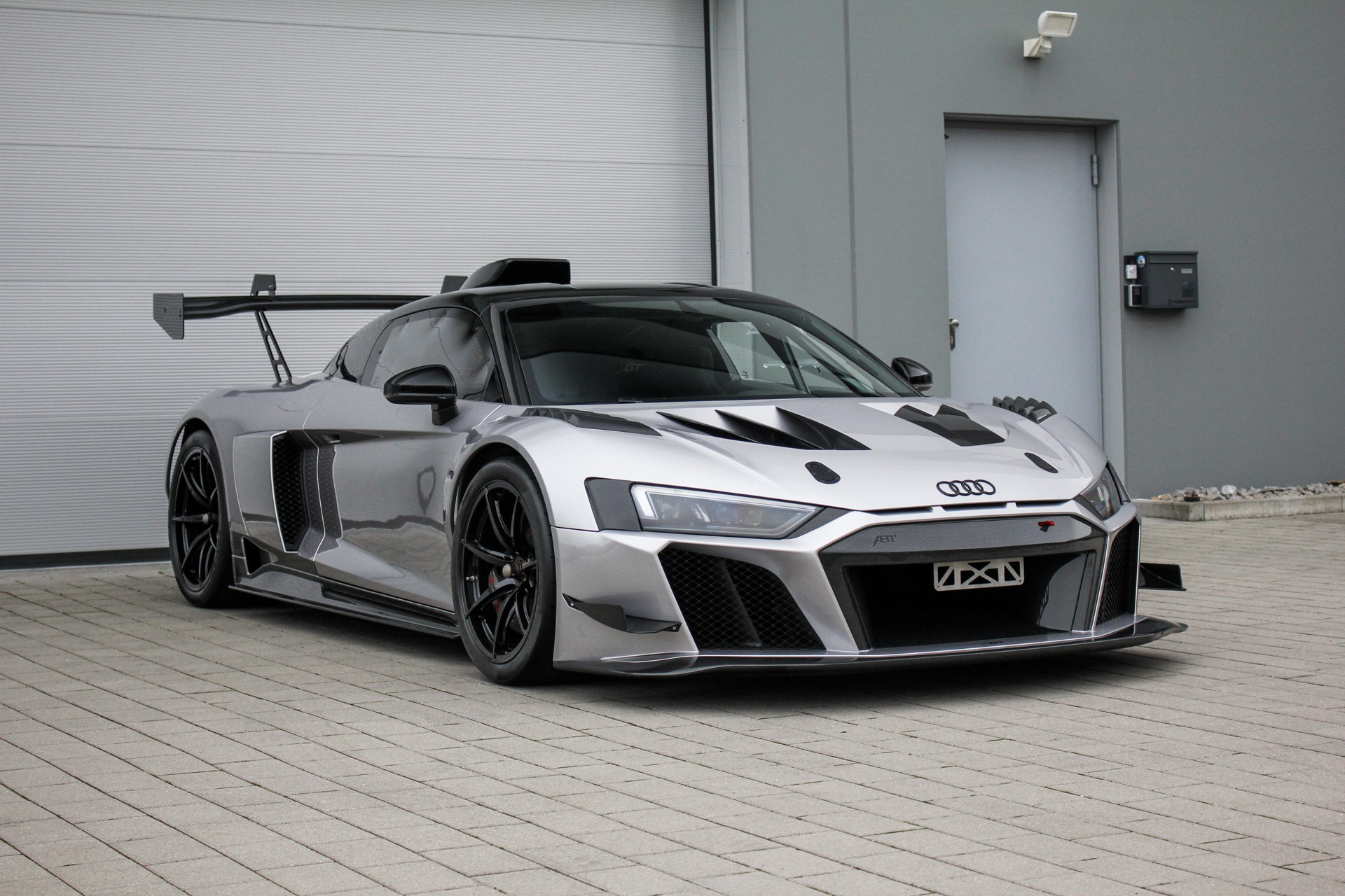 AUDI ABT XGT-showroom-element-2