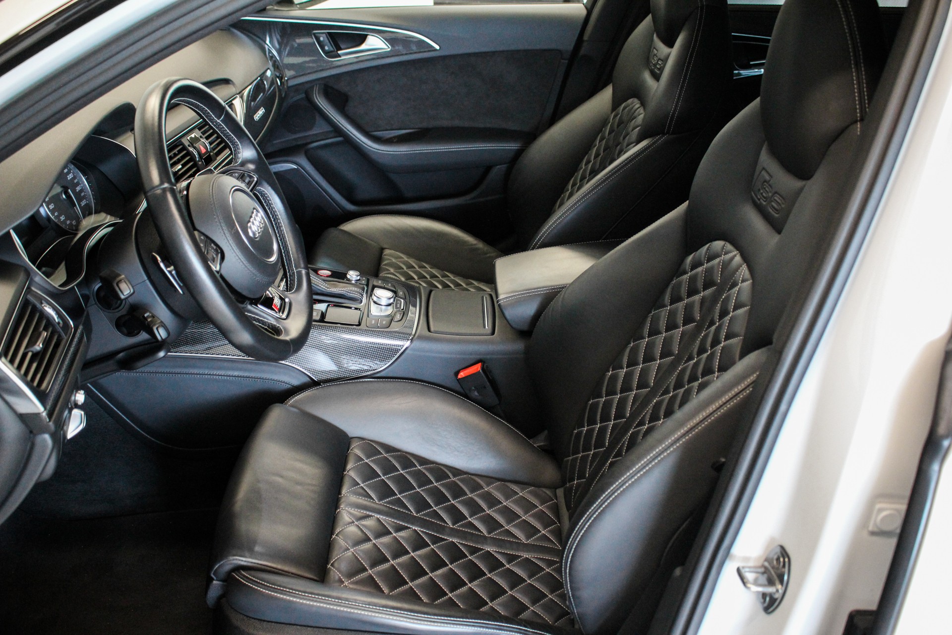 AUDI S6 Avant 4.0 TFSI V8 quattro S-tronic-image-6