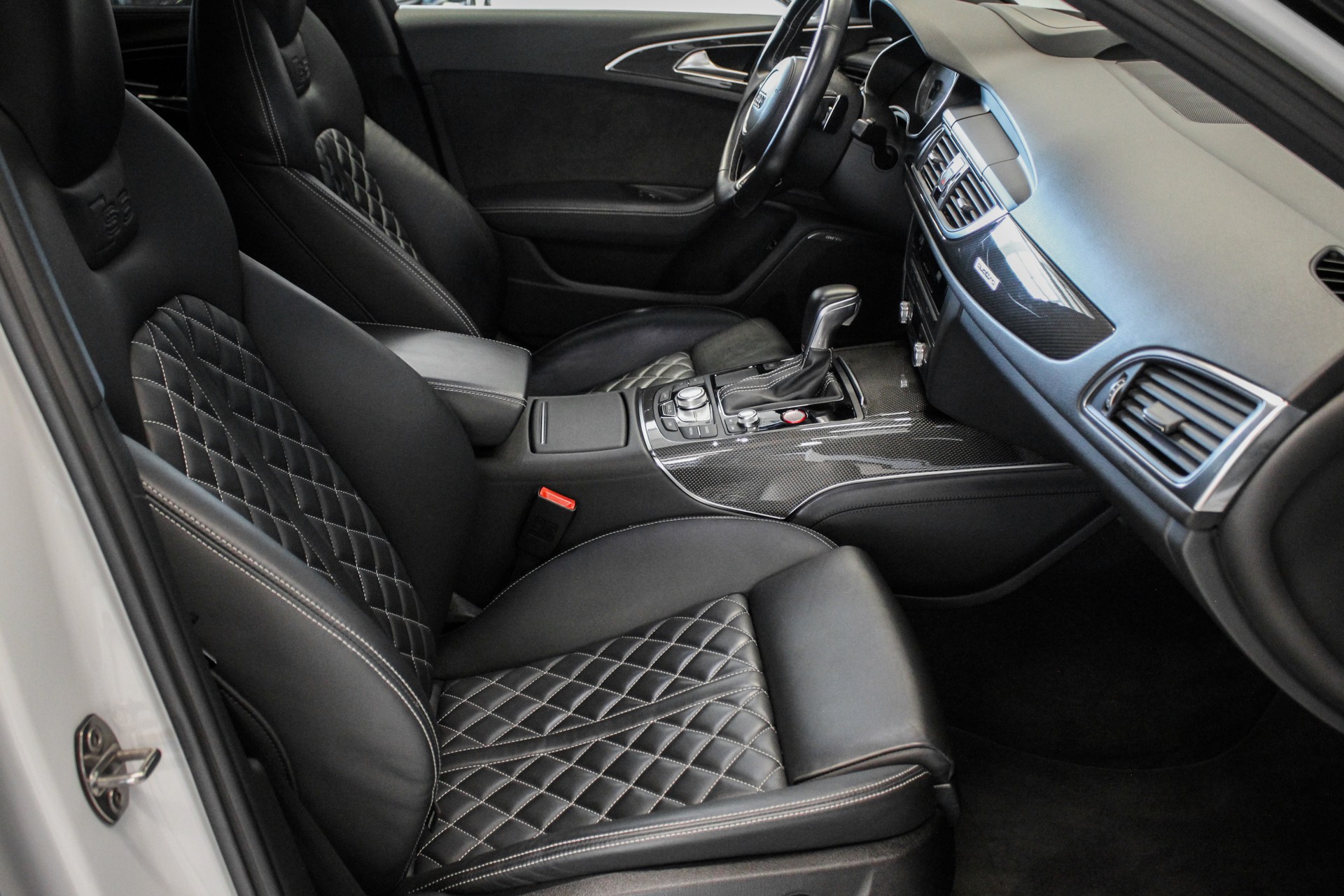 AUDI S6 Avant 4.0 TFSI V8 quattro S-tronic-image-9