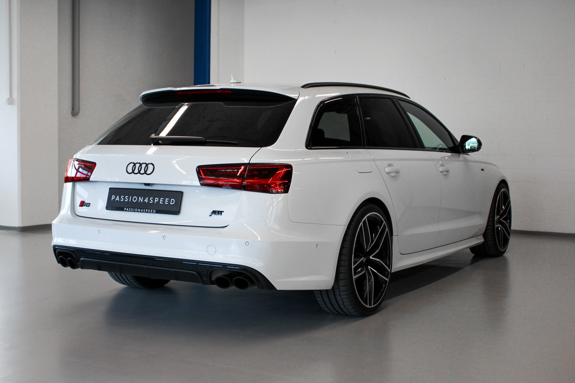 AUDI S6 Avant 4.0 TFSI V8 quattro S-tronic-image-4