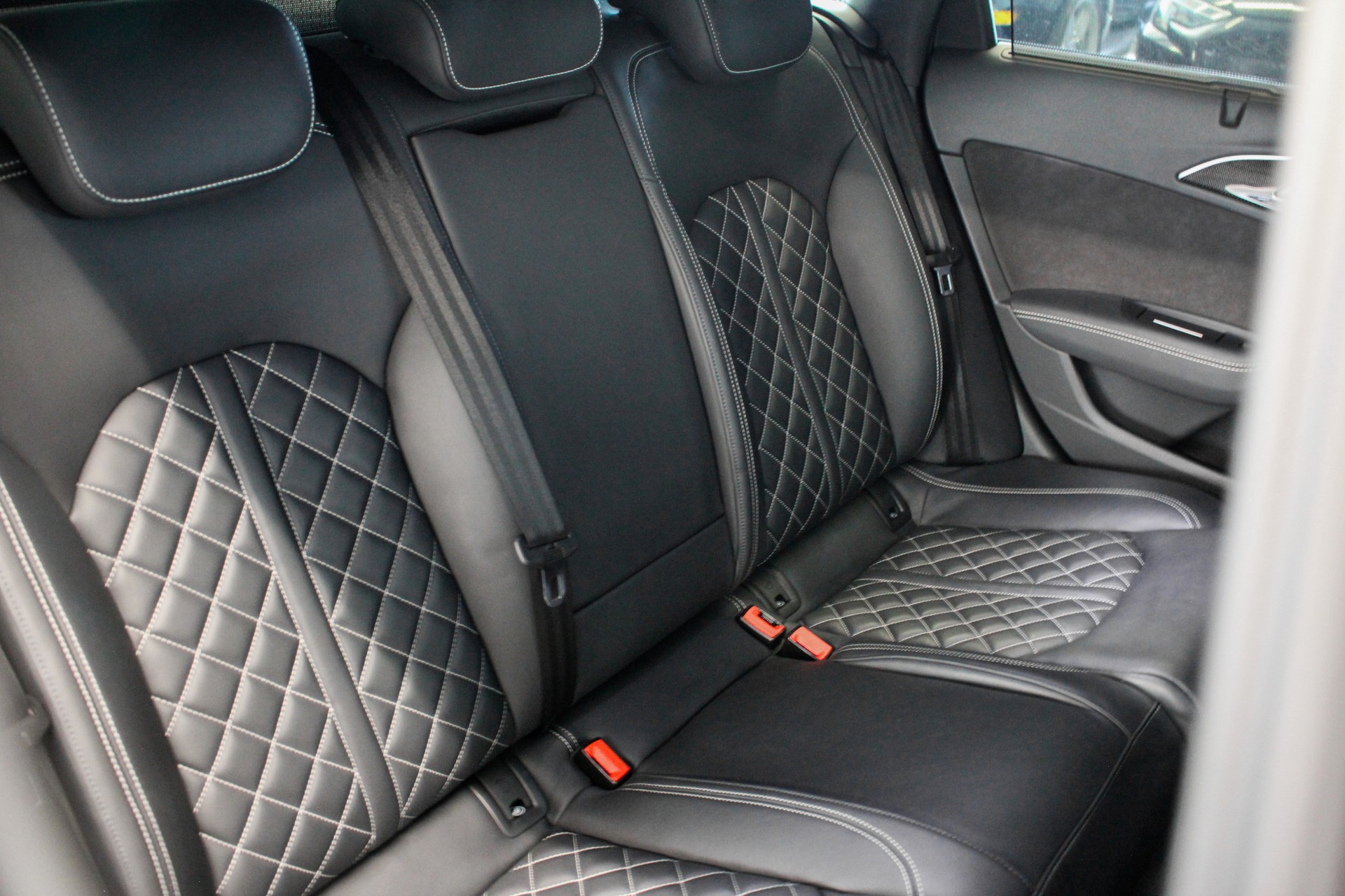 AUDI S6 Avant 4.0 TFSI V8 quattro S-tronic-image-18