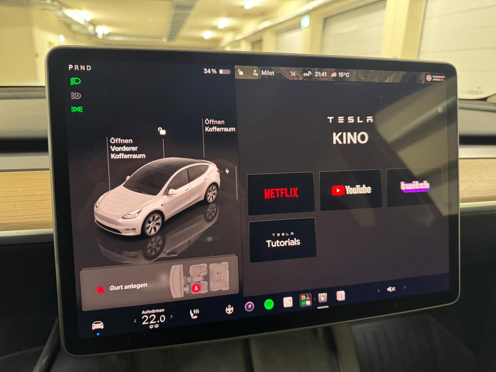 TESLA Model Y RWD / EAP / AHK / Garantie-image-17