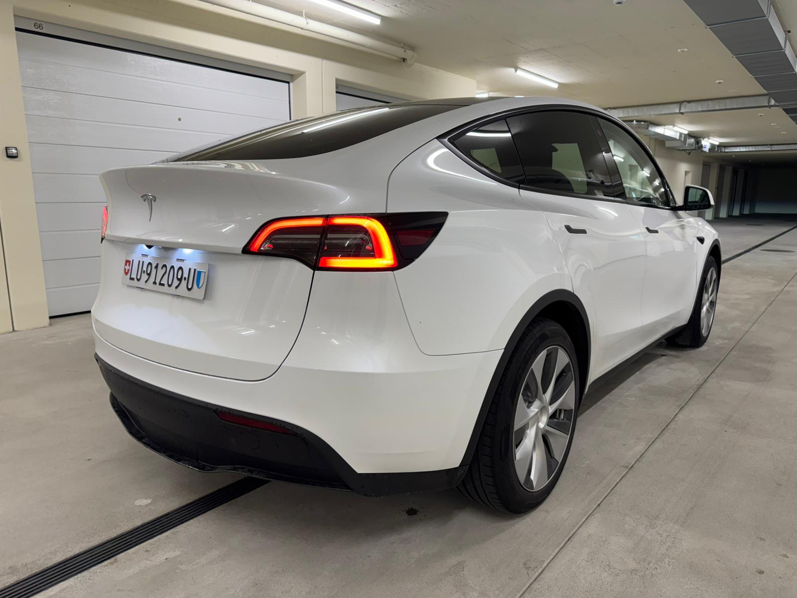 TESLA Model Y RWD / EAP / AHK / Garantie-image-7