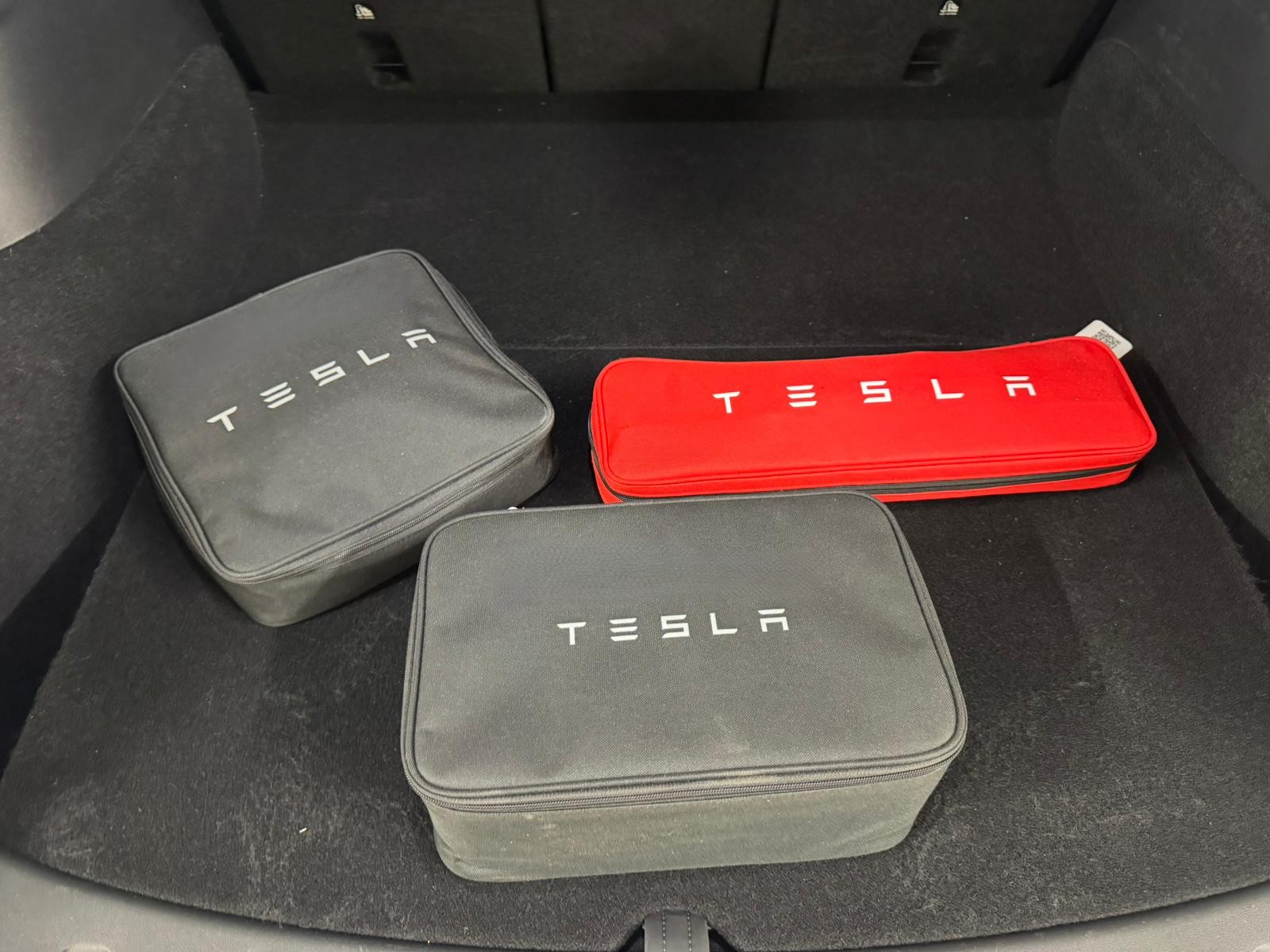 TESLA Model Y RWD / EAP / AHK / Garantie-image-5