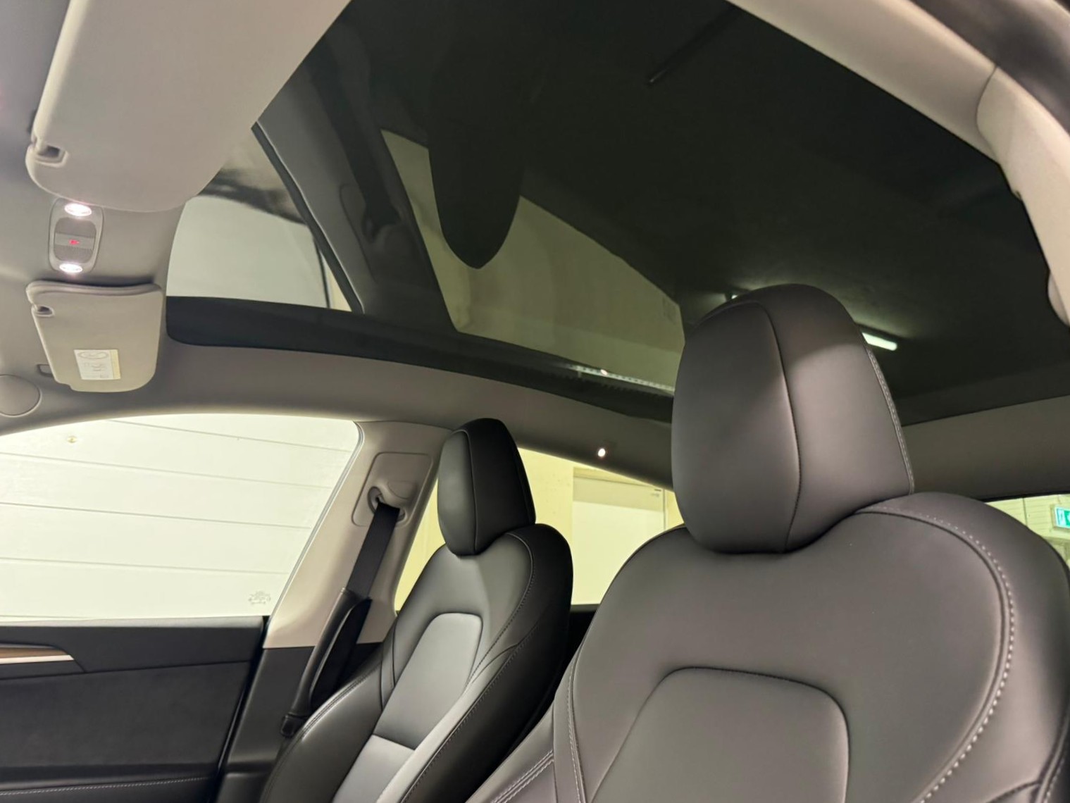 TESLA Model Y RWD / EAP / AHK / Garantie-image-11