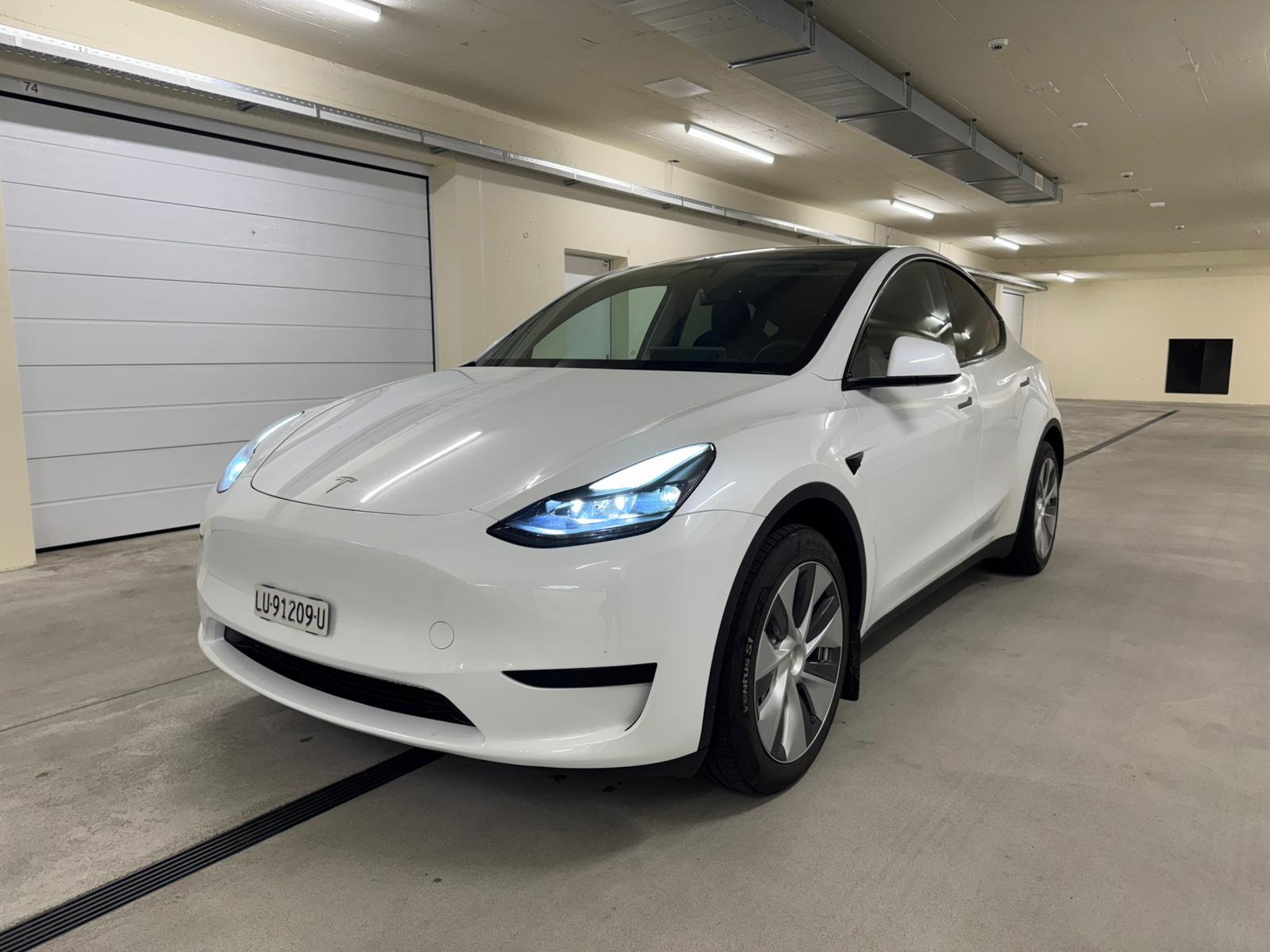 TESLA Model Y RWD / EAP / AHK / Garantie