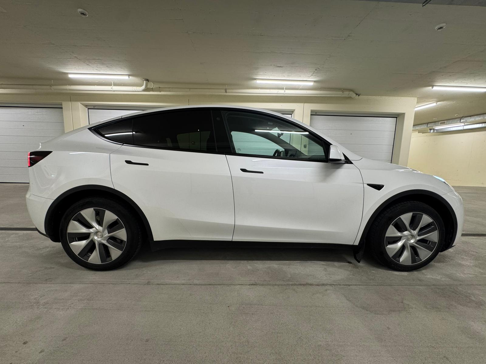 TESLA Model Y RWD / EAP / AHK / Garantie-image-8