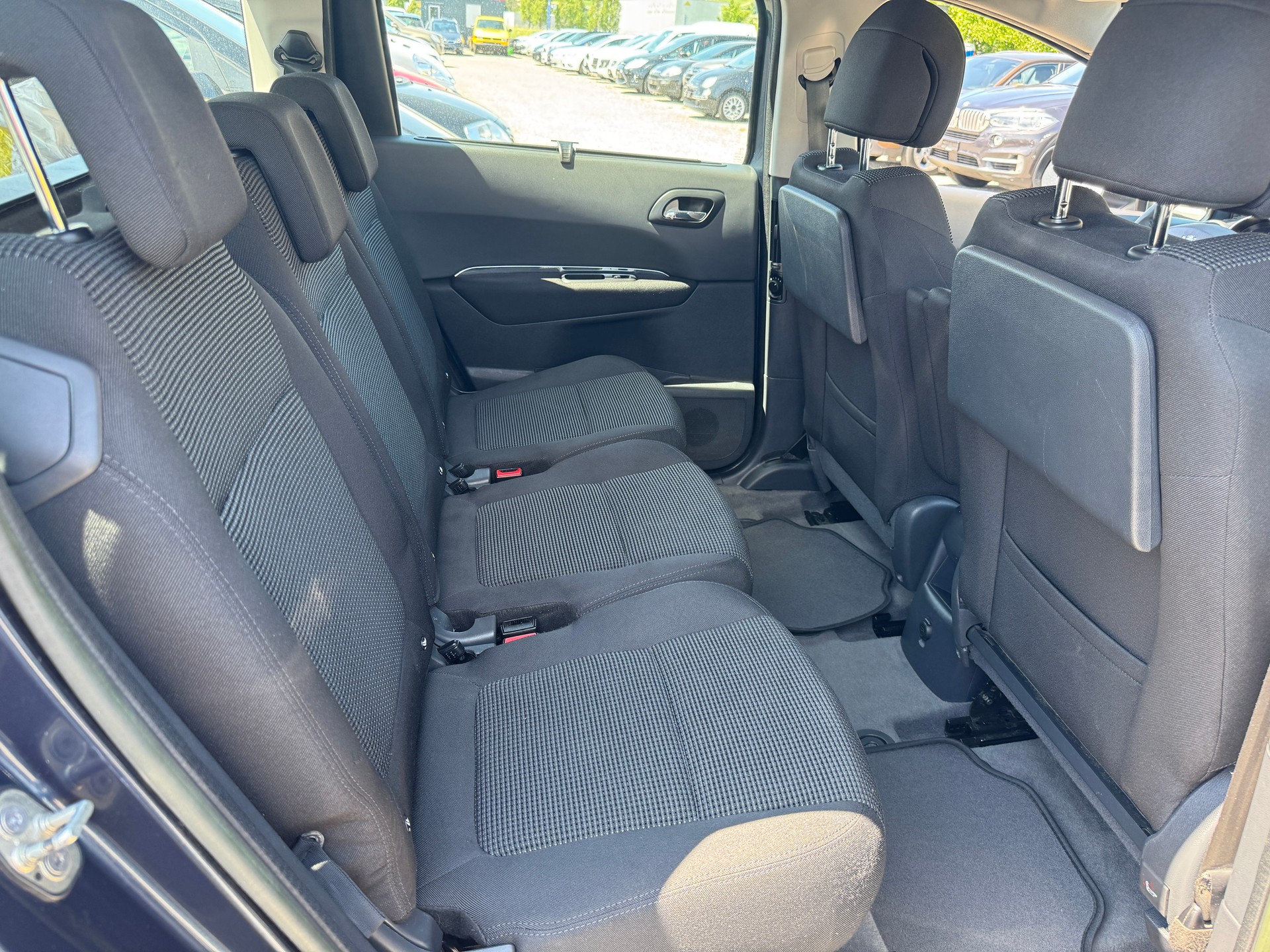 PEUGEOT 5008 1.6 16V T Sport-image-11