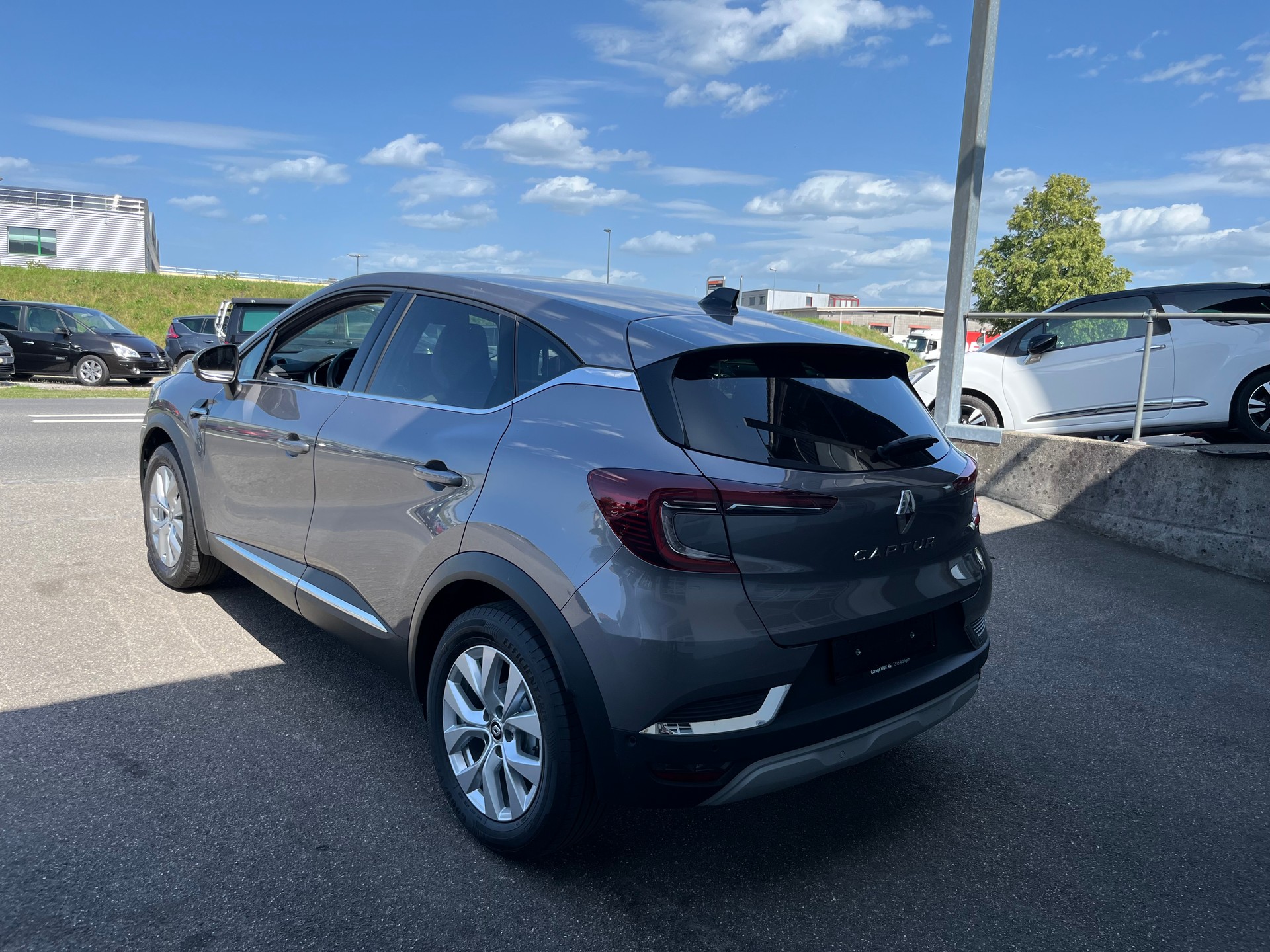 RENAULT Captur 1.3 TCe Techno EDC-showroom-element-1