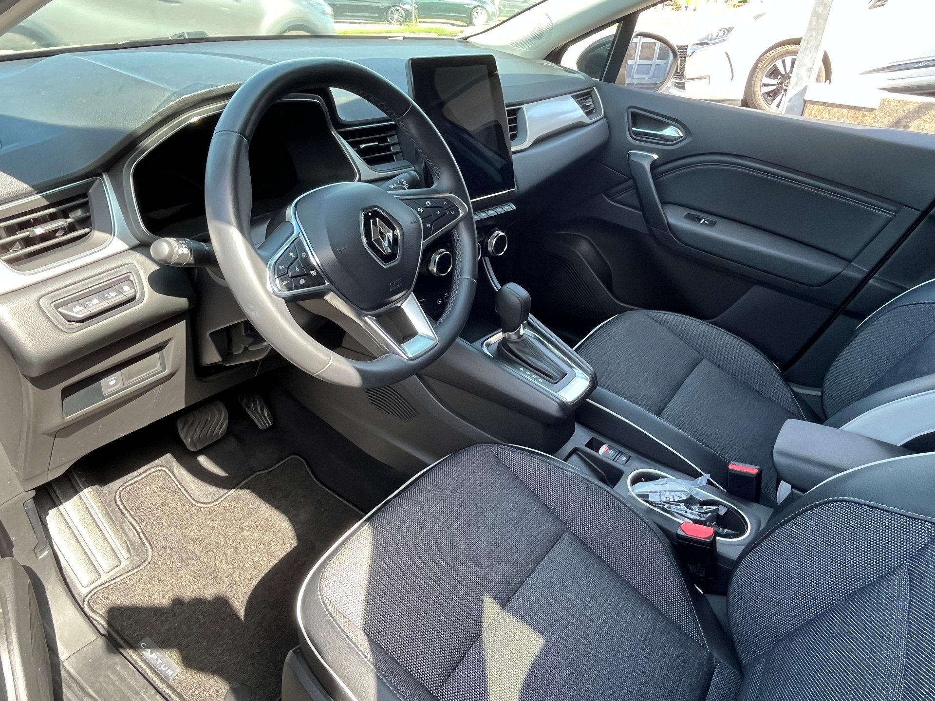RENAULT Captur 1.3 TCe Techno EDC-image-5