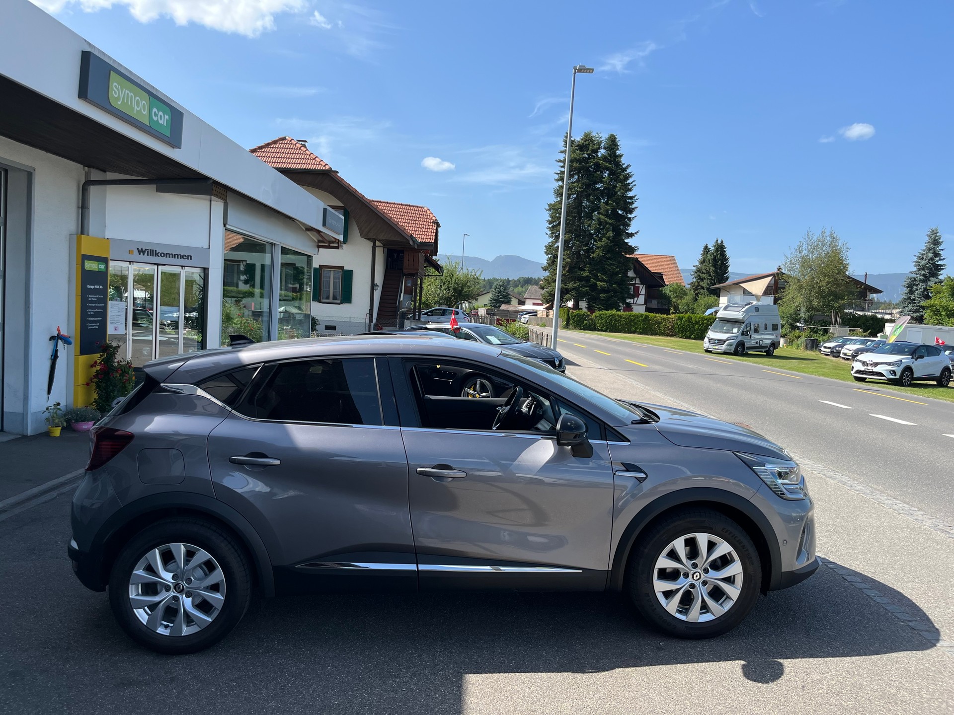RENAULT Captur 1.3 TCe Techno EDC-showroom-element-3
