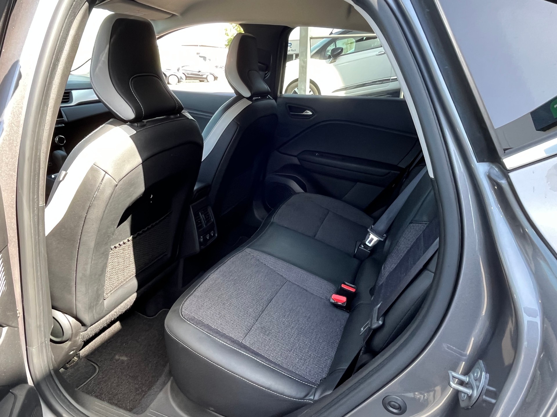 RENAULT Captur 1.3 TCe Techno EDC-image-9