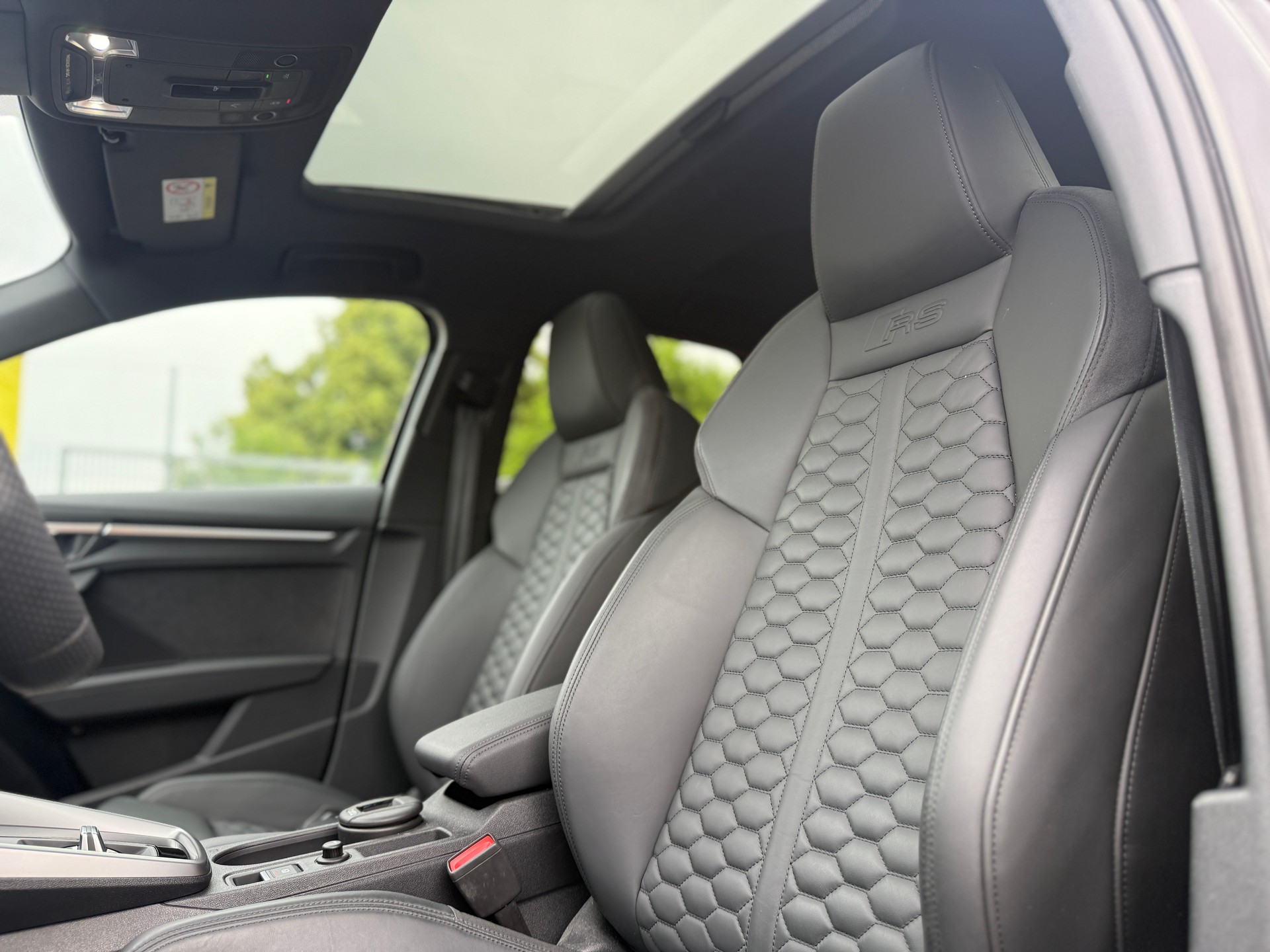 AUDI RS3 Sportback 2.5 TSI quattro S-tronic Audi Swiss Service Package+-image-9