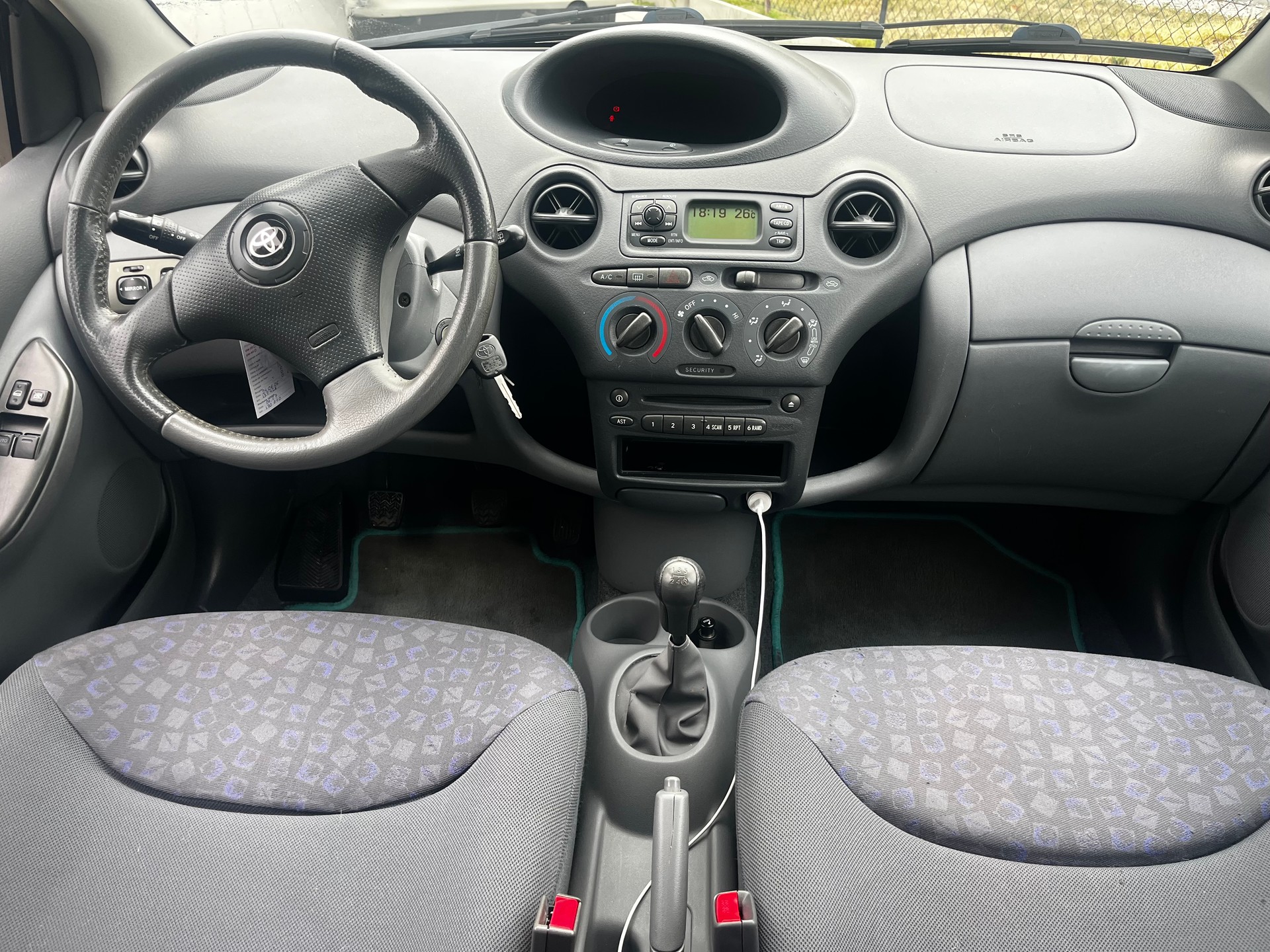 TOYOTA Yaris 1.3 Linea Sol-image-12